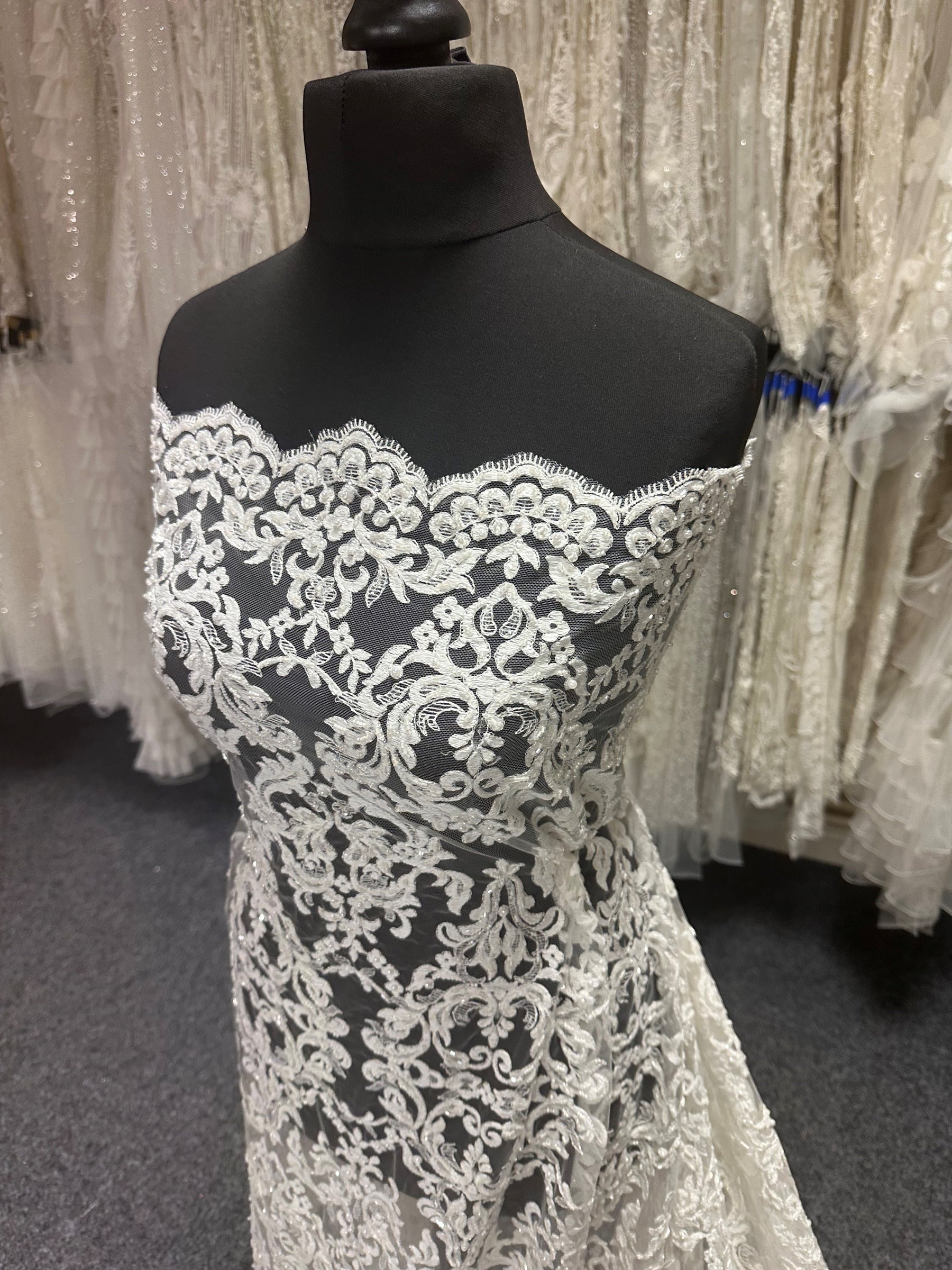 Dentelle Perlée Ivoire – Ava