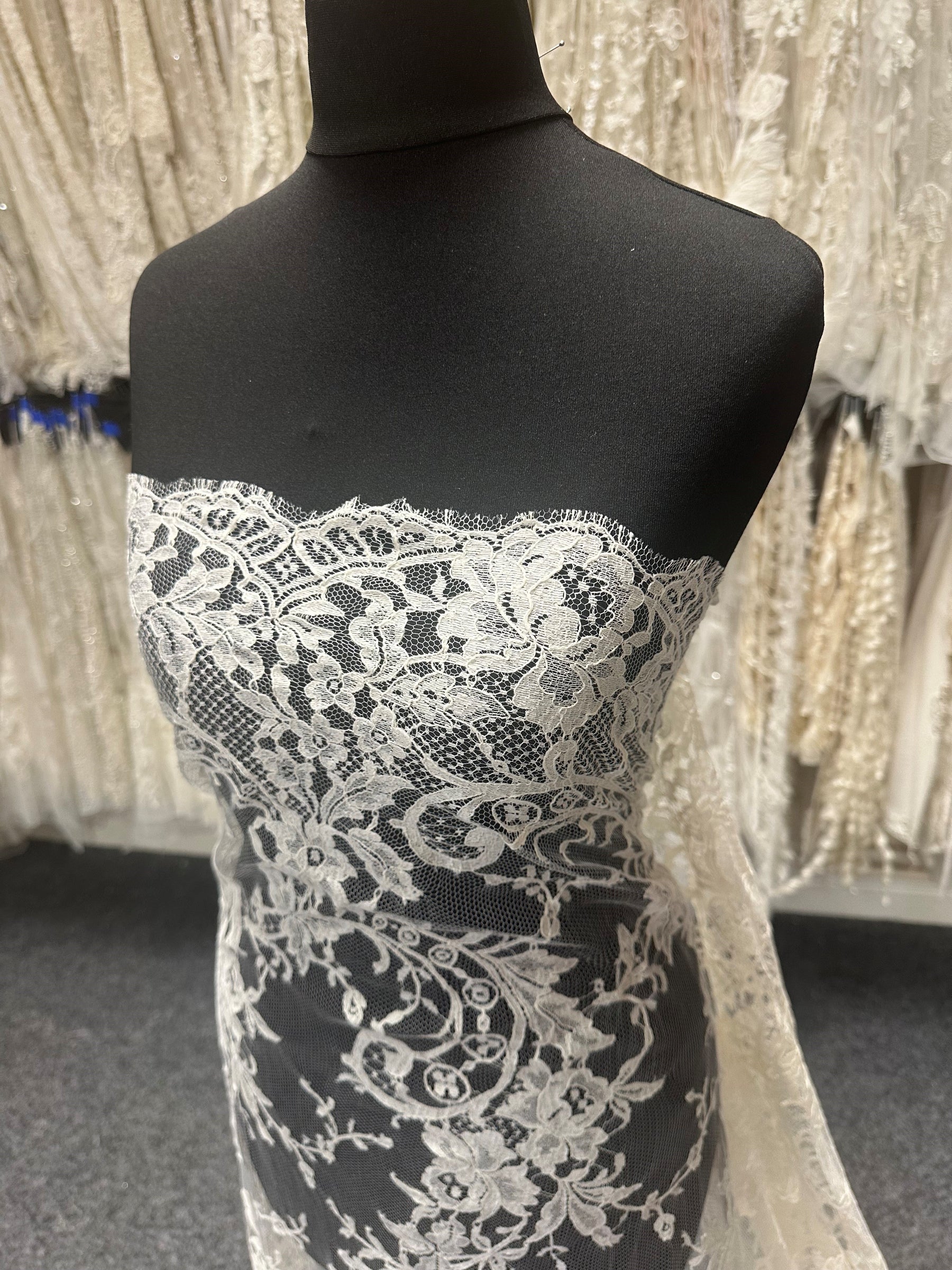 Dentelle Chantilly ivoire biologique - Hima