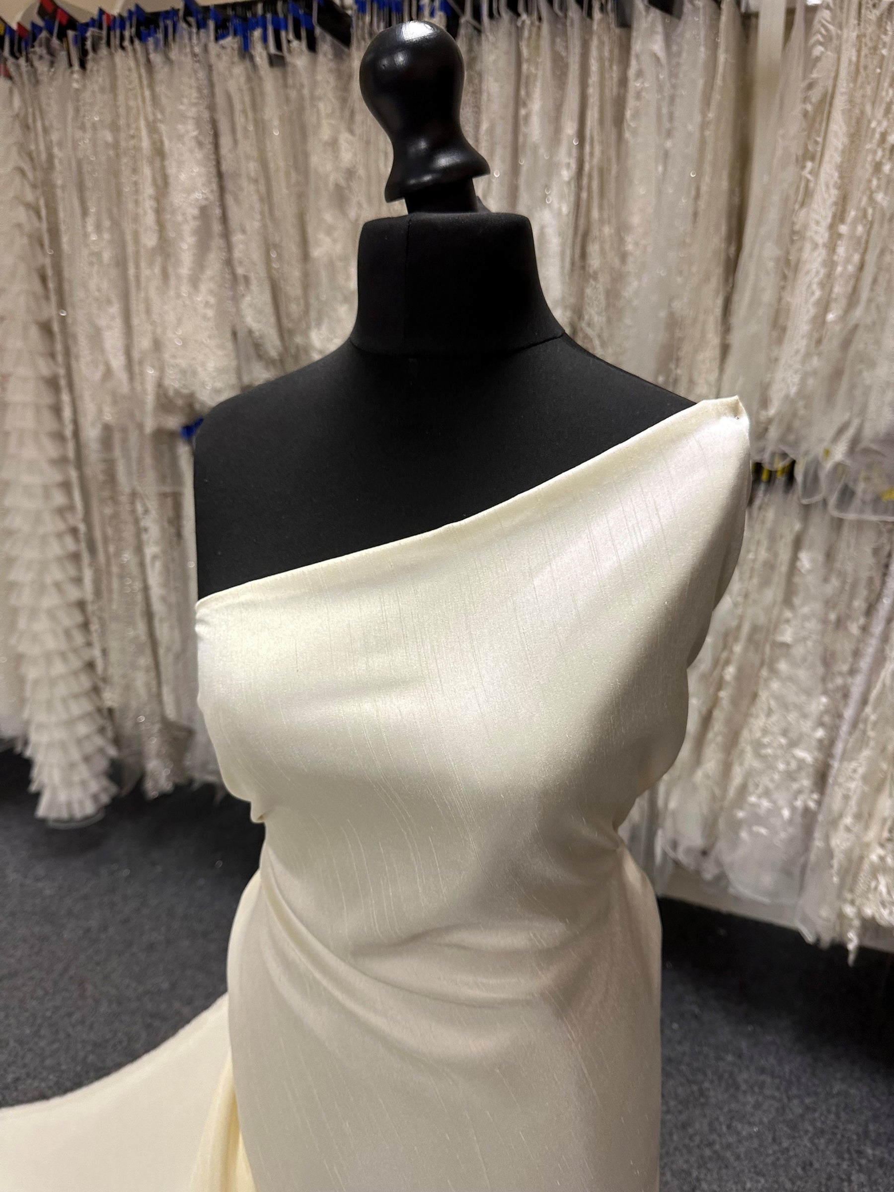 Dupion en satin de polyester crème - Clarté