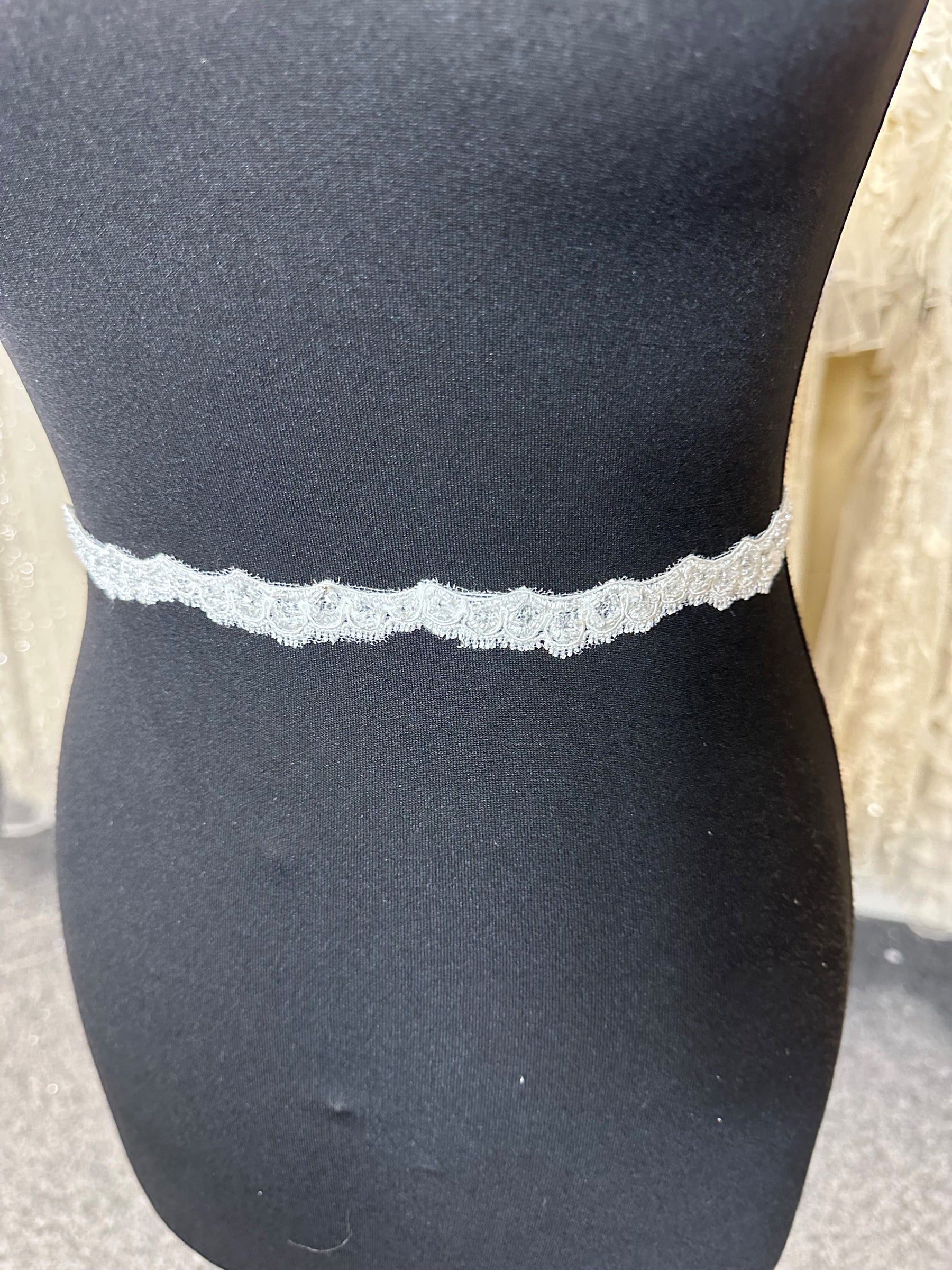 Bordure en dentelle ivoire perlée - Ashanti