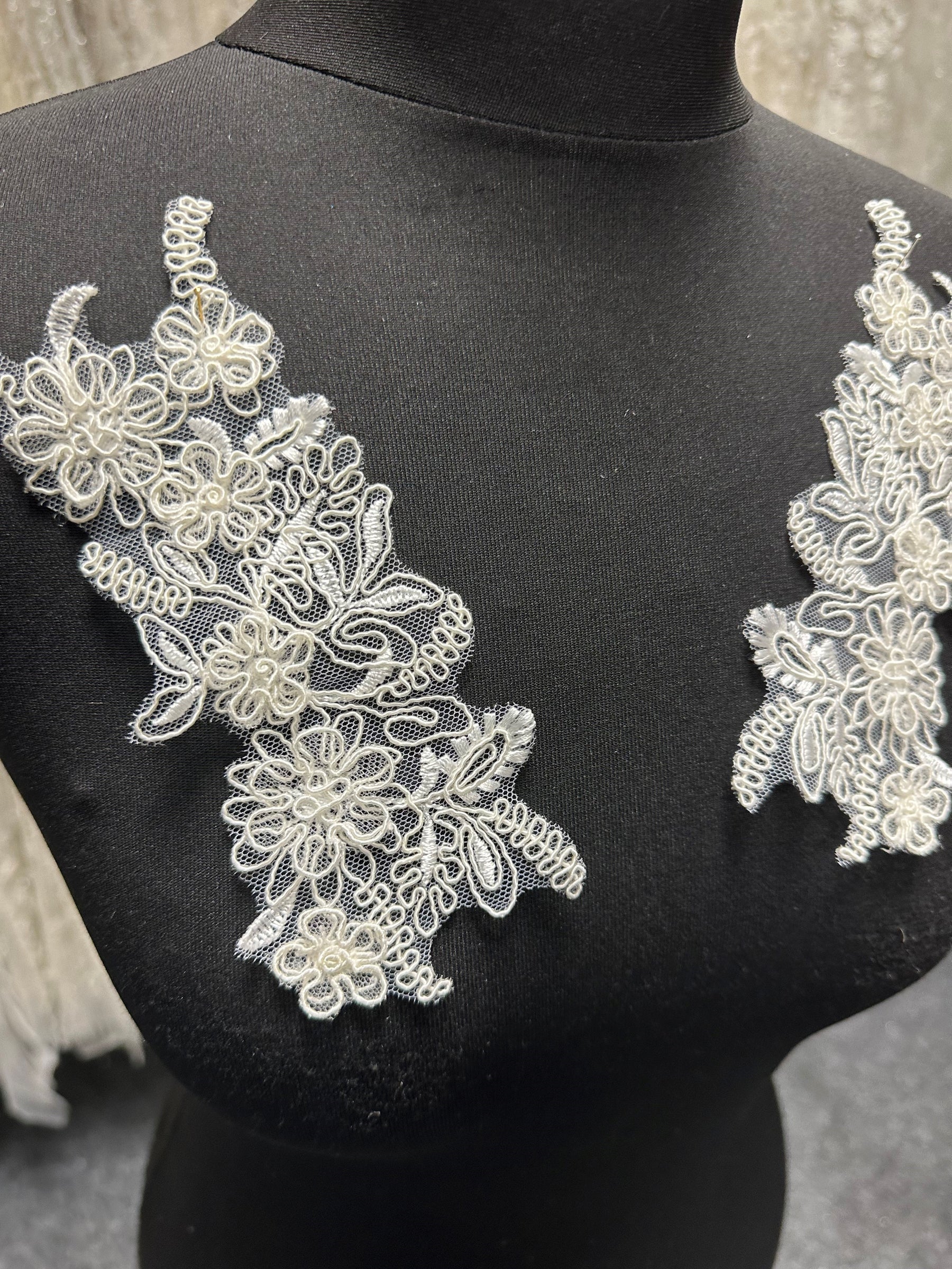 Appliques en dentelle brodées ivoire- Coral (Medium)