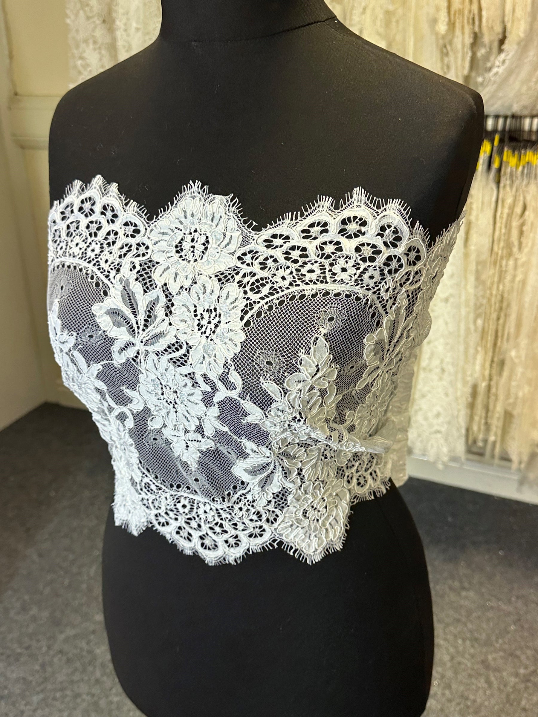 Bordure en dentelle blanche cordée – Mackenzie