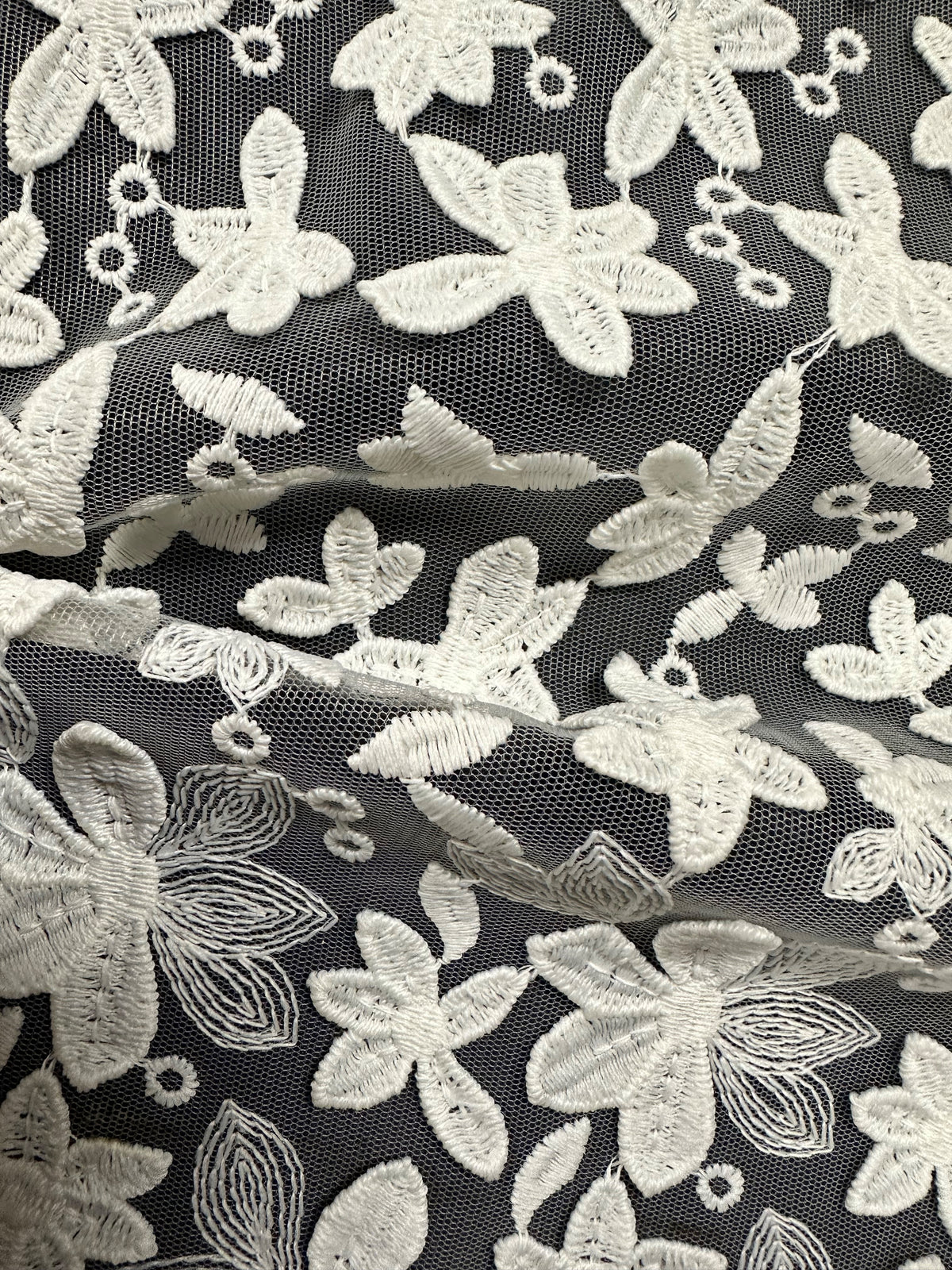 Dentelle florale brodée ivoire – Entrée