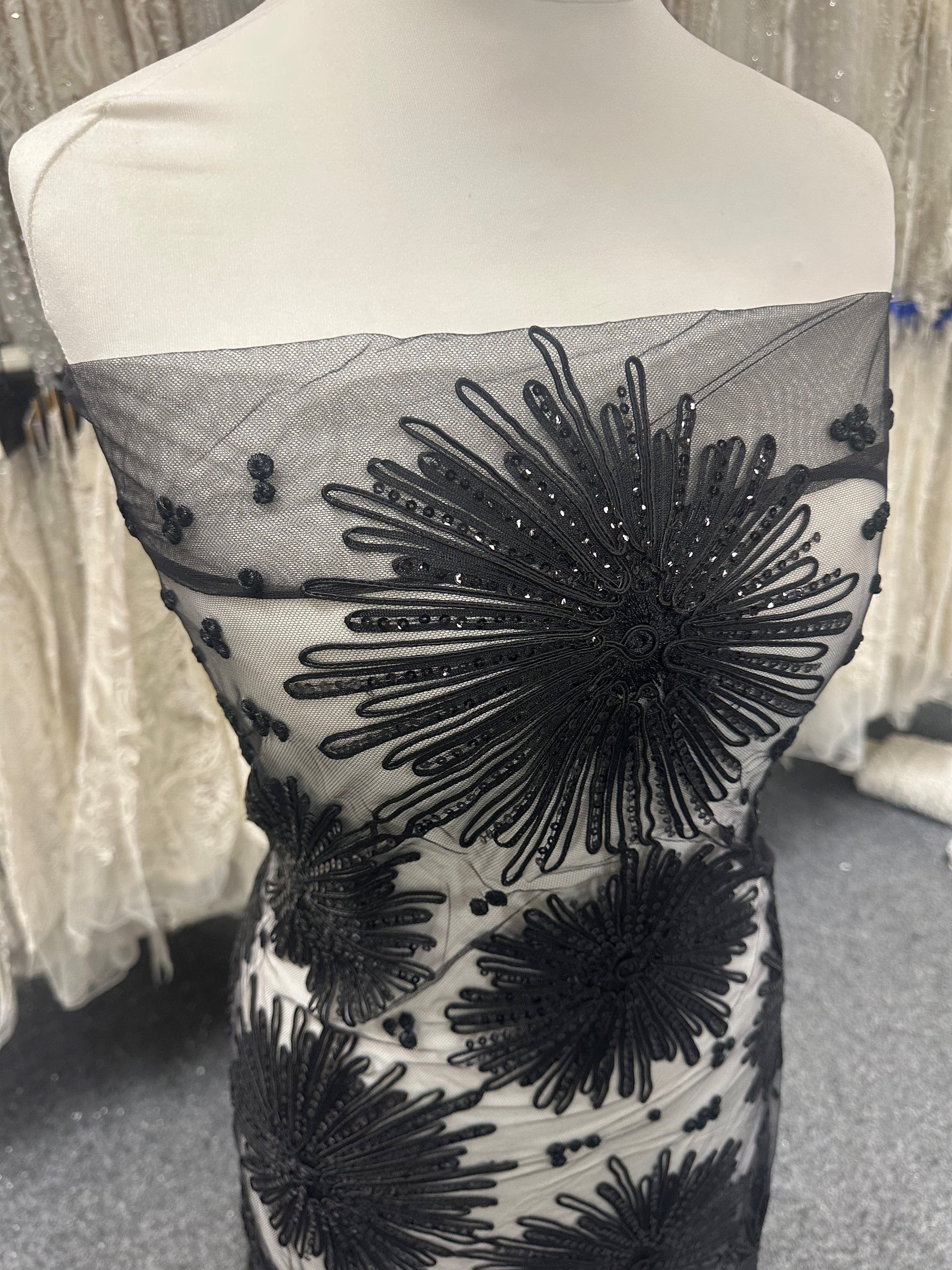 Dentelle Noire Cordonnée & Paillettes - Danuta