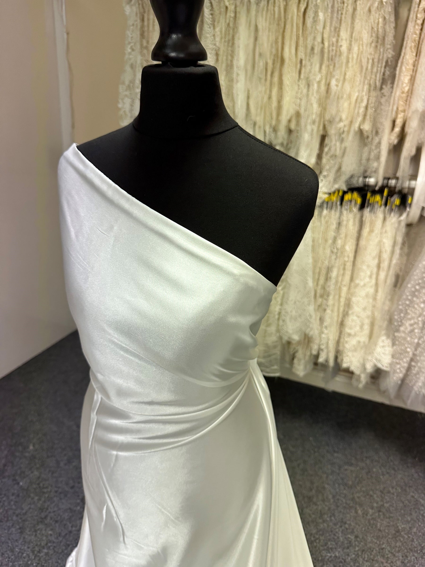 Satin extensible en polyester ivoire - Virtuoso