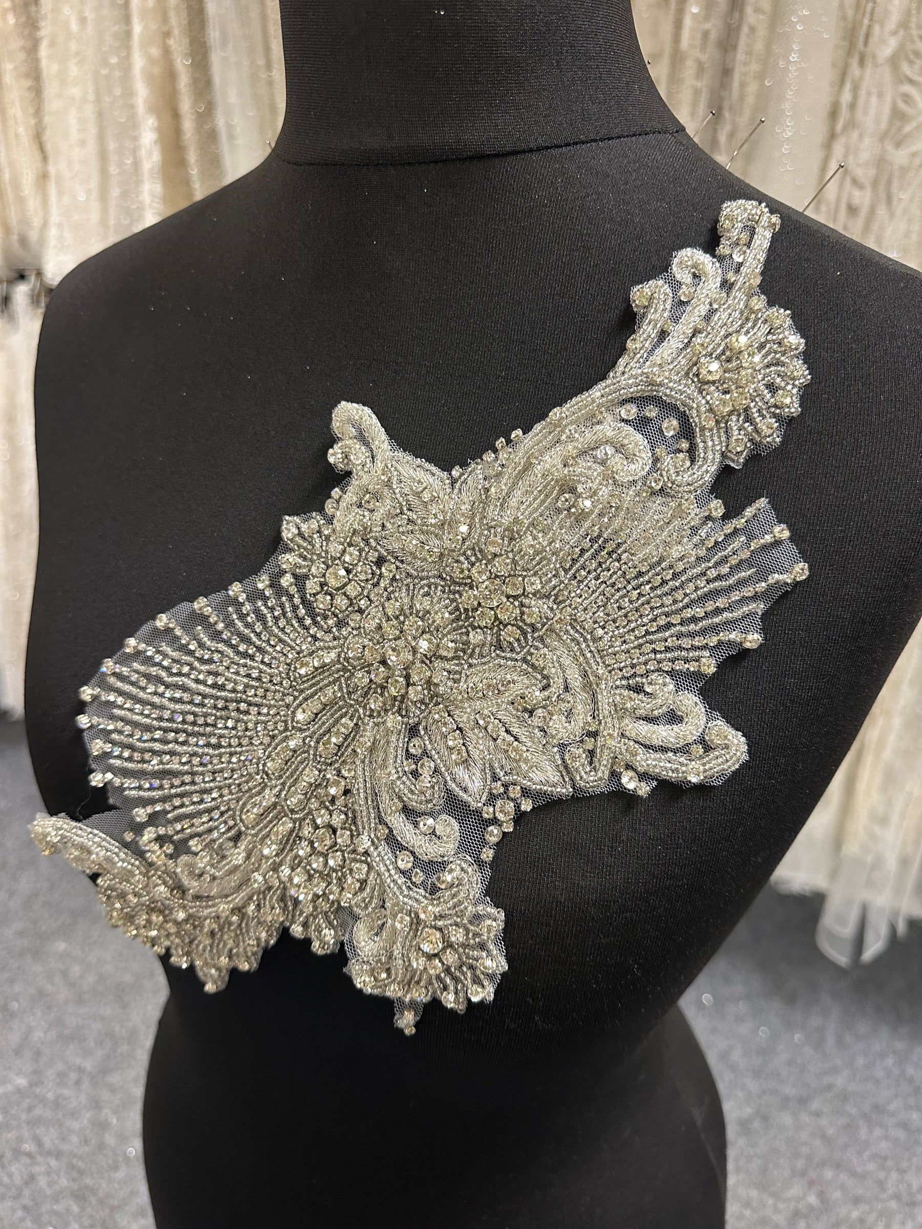 Applique en cristal brodée – Hercules