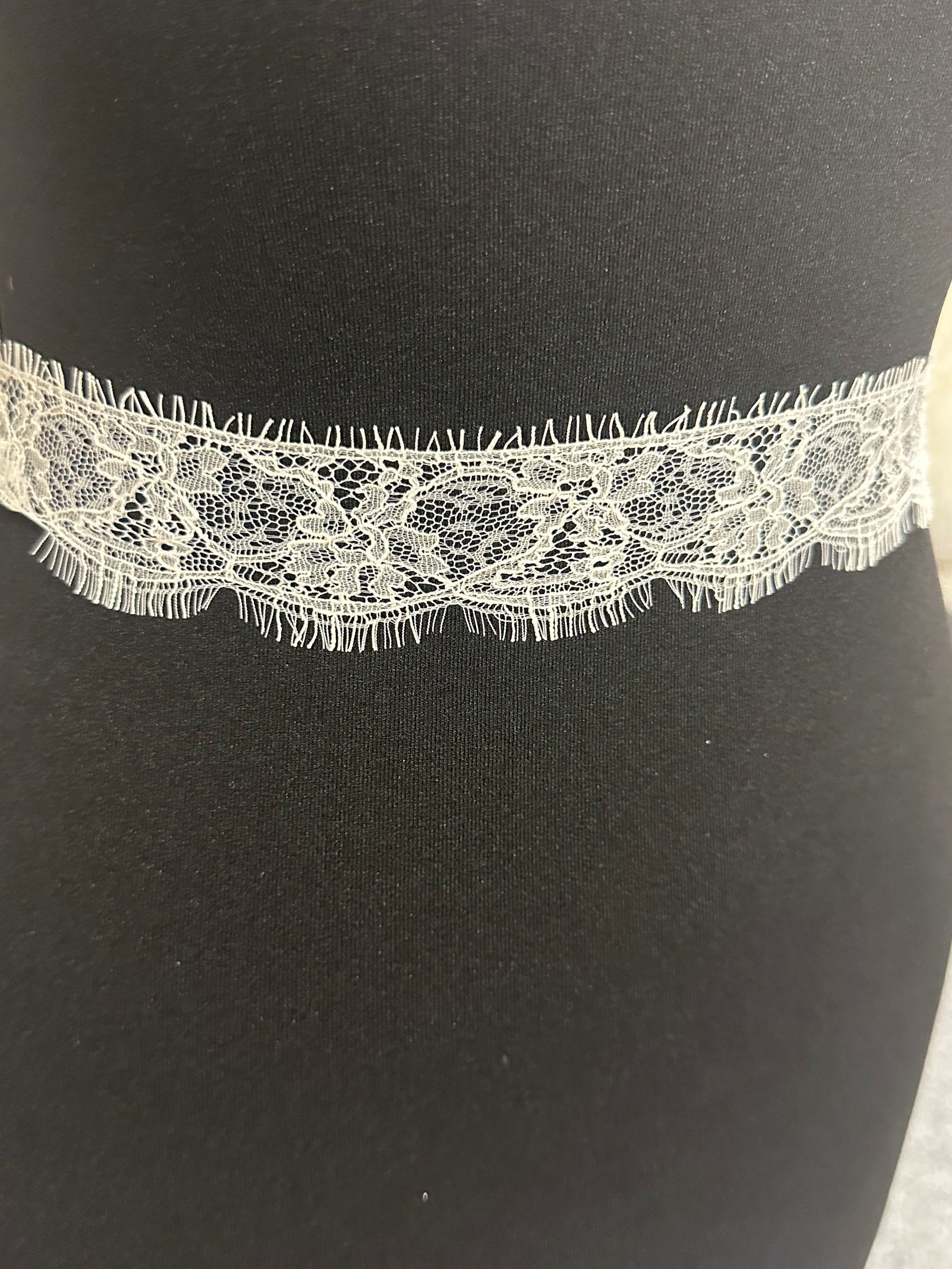 Bordure en dentelle ivoire chantilly - Charlotte