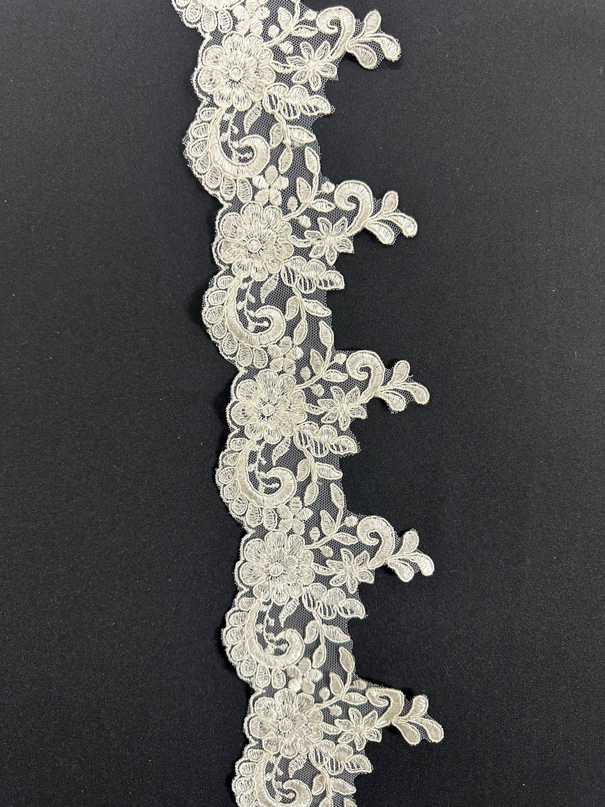 Bordure en dentelle ivoire cordée - Hawaii