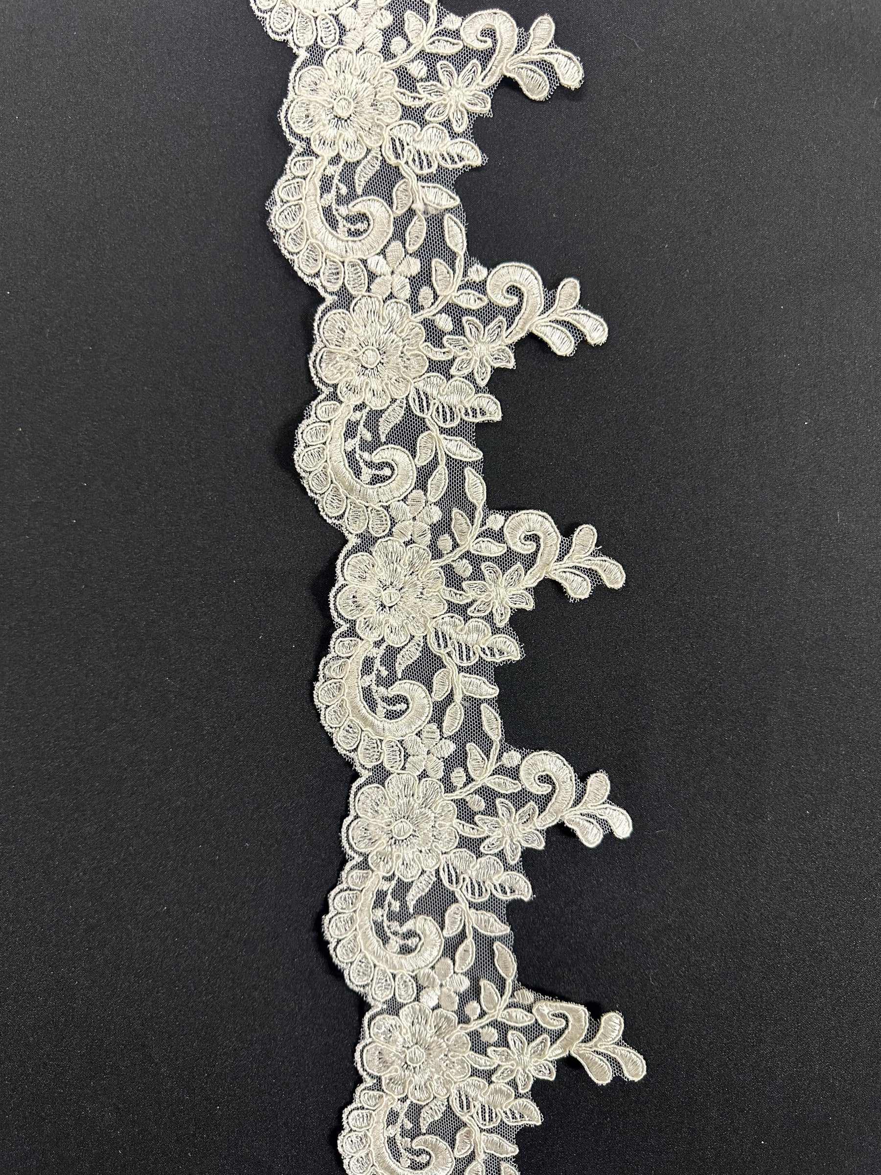 Bordure en dentelle ivoire cordée - Hawaii