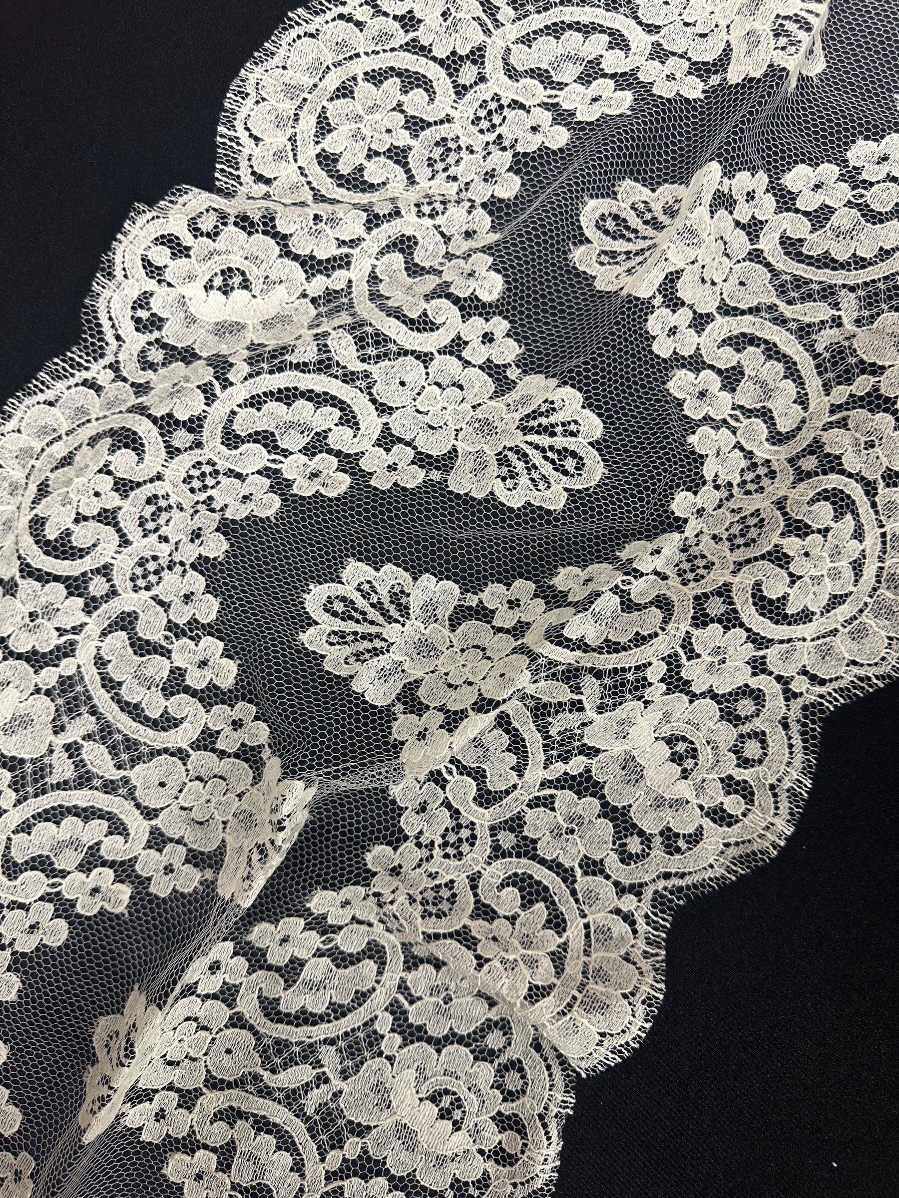 Galons en dentelle chantilly ivoire - Natasha