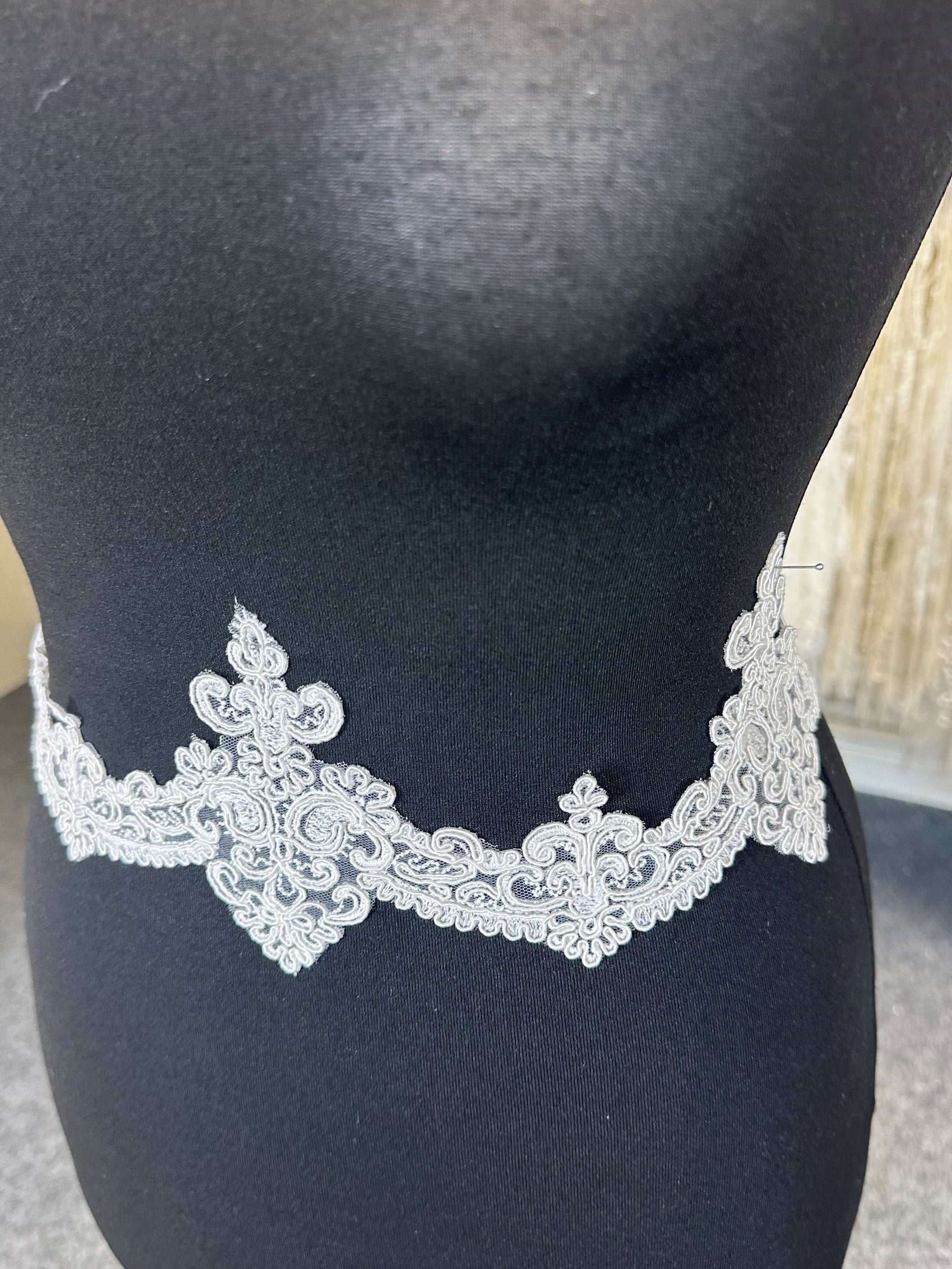 Bordure en dentelle ivoire cordée – Hydrangea