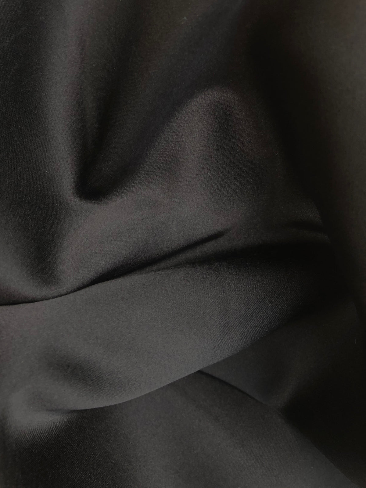 Satin de soie extensible noir - Élasticité
