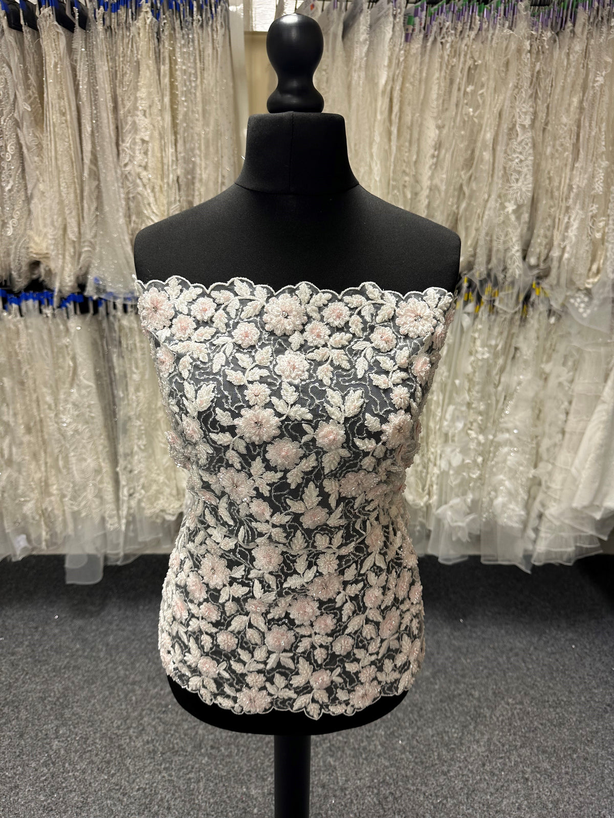 Dentelle perlée ivoire et rose - Cantida