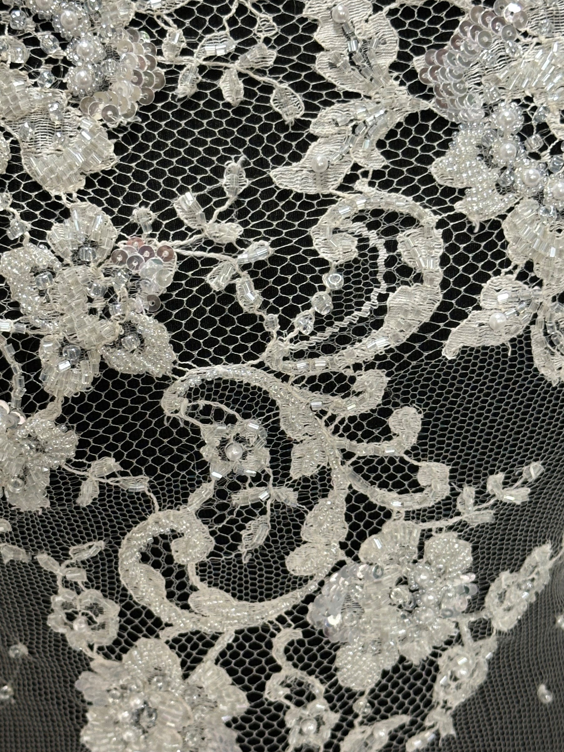 Dentelle de Chantilly perlée ivoire - Romilly