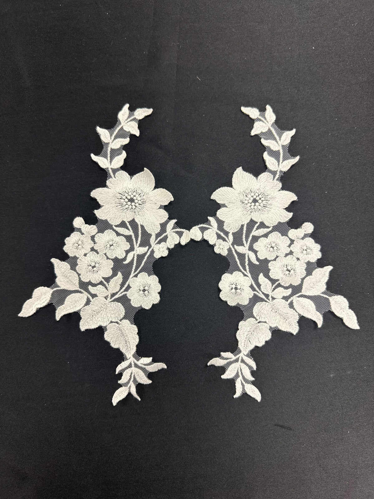 Appliques en dentelle brodée ivoire sans perles - Giggle