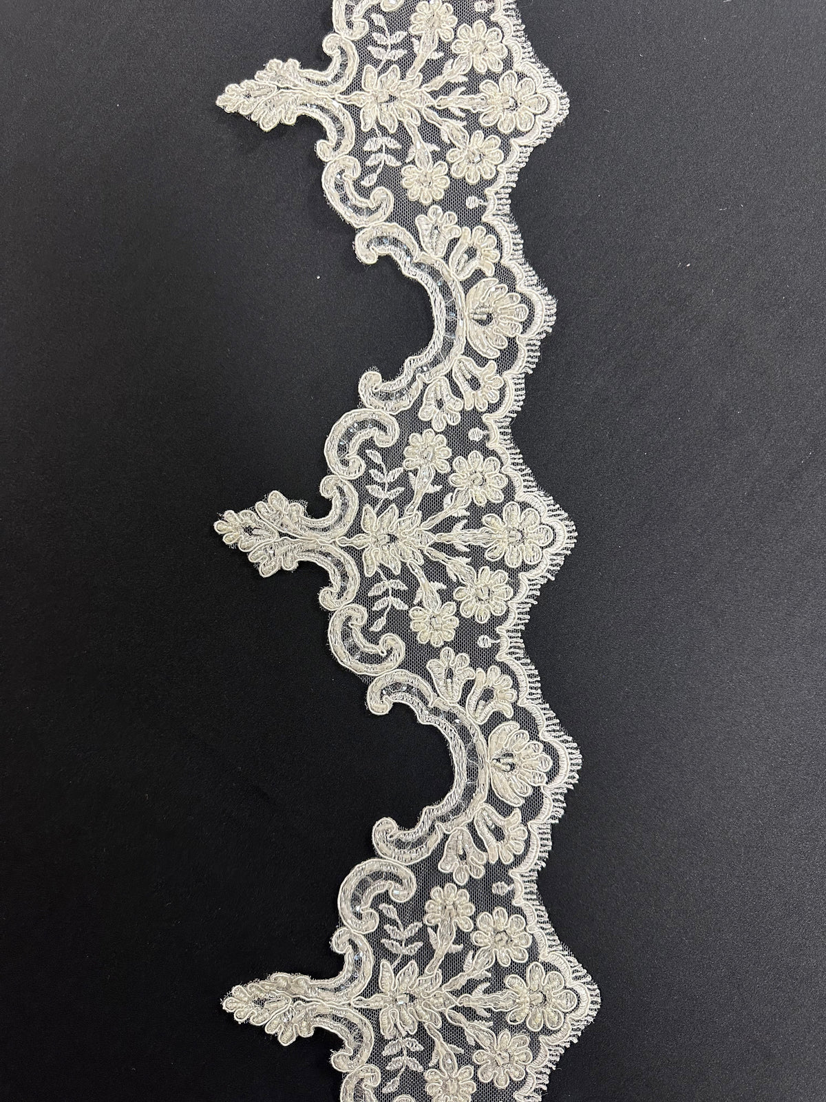 Bordure en dentelle ivoire perlée - Sophia