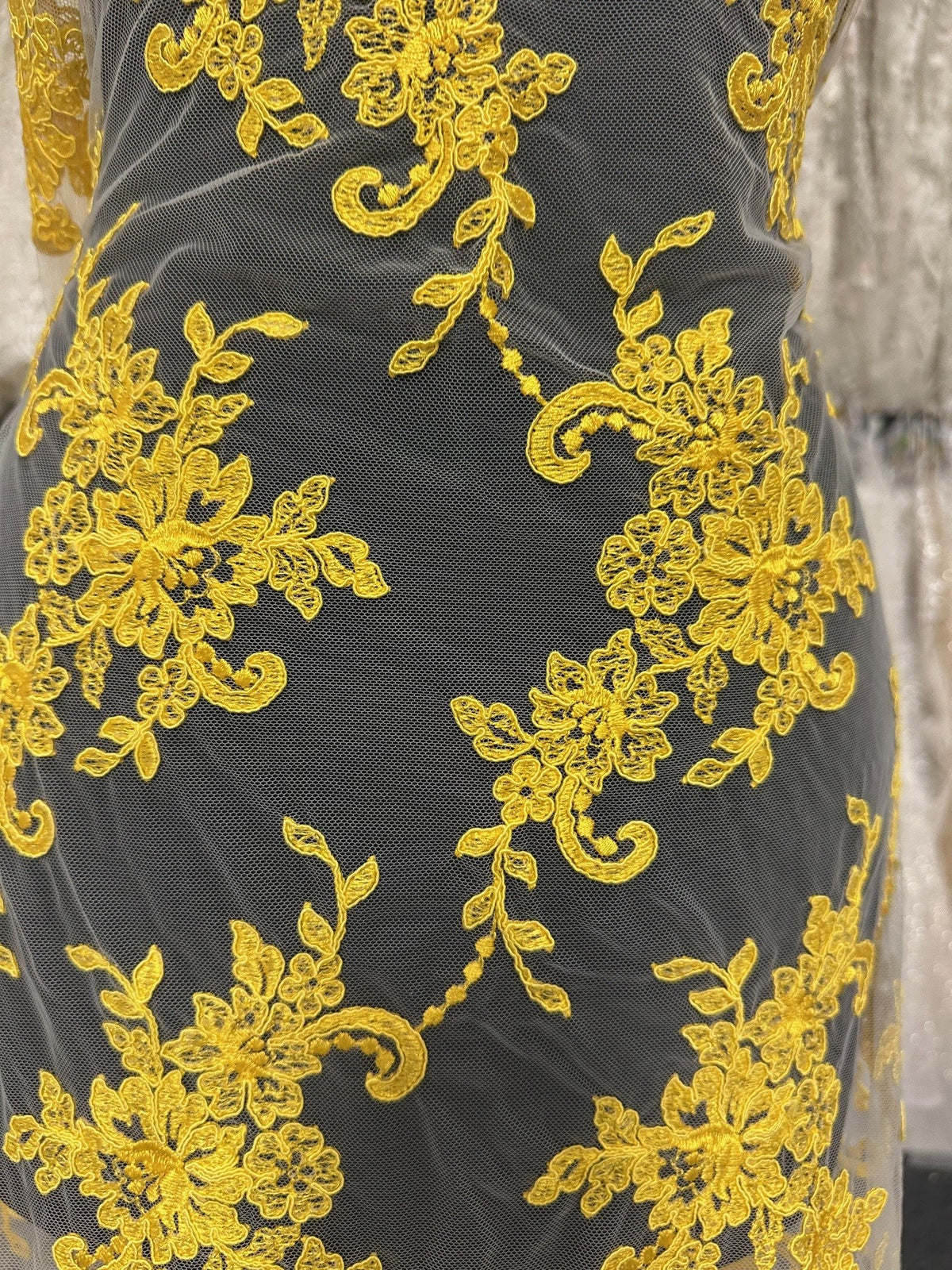 Dentelle jaune - Adele.