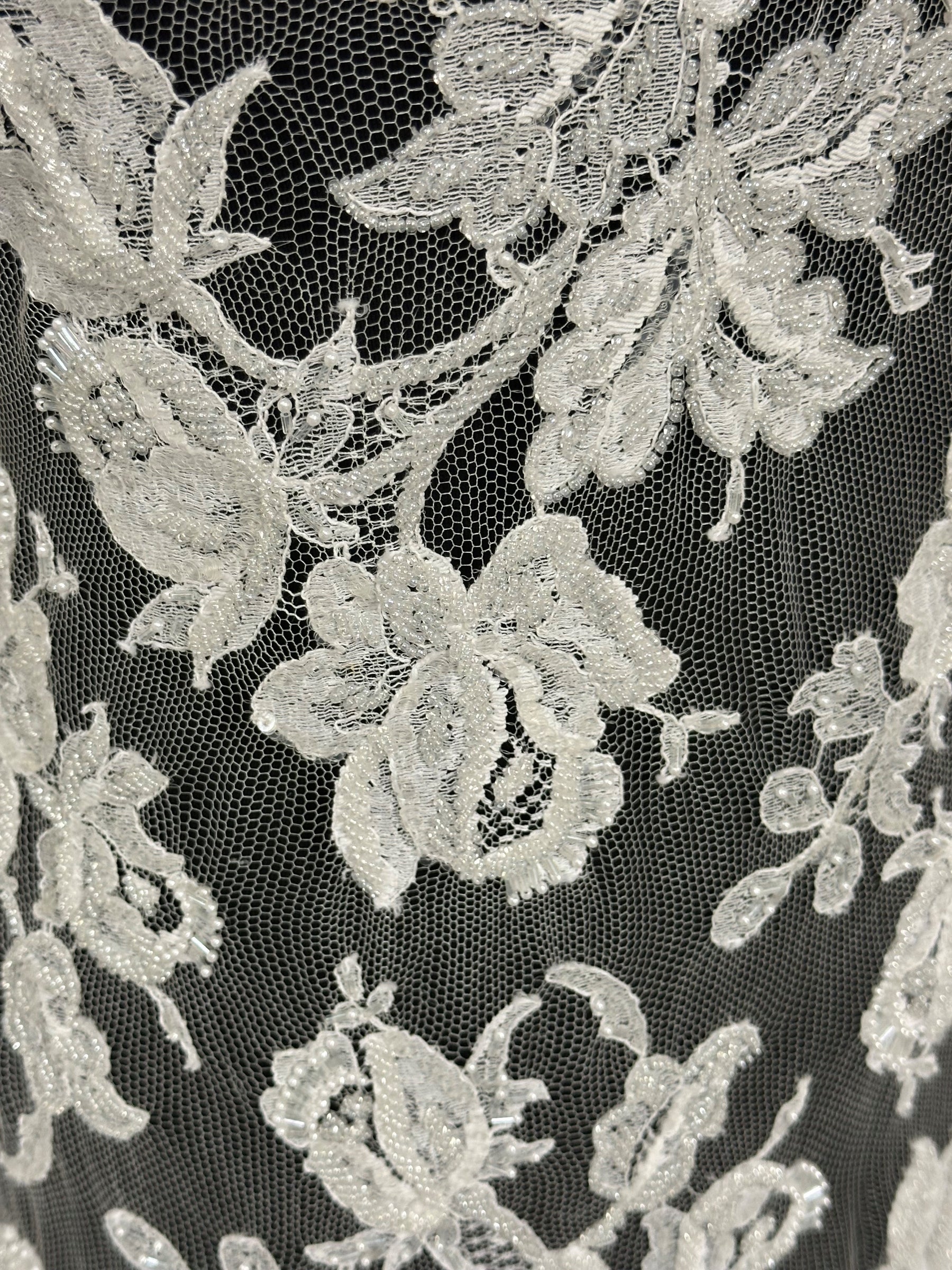 Dentelle de Chantilly ornée d'ivoire - Henri