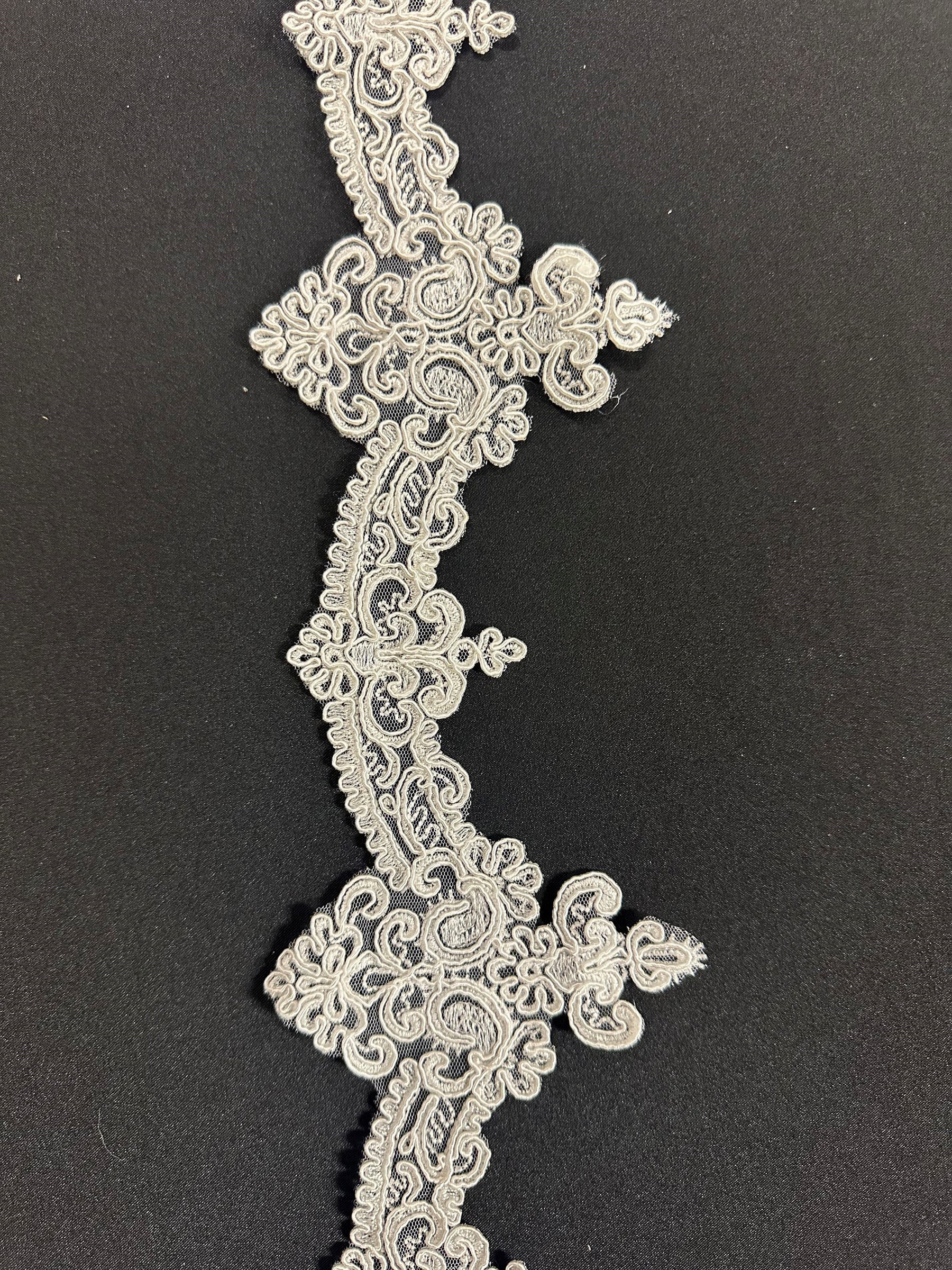 Bordure en dentelle ivoire cordée – Hydrangea