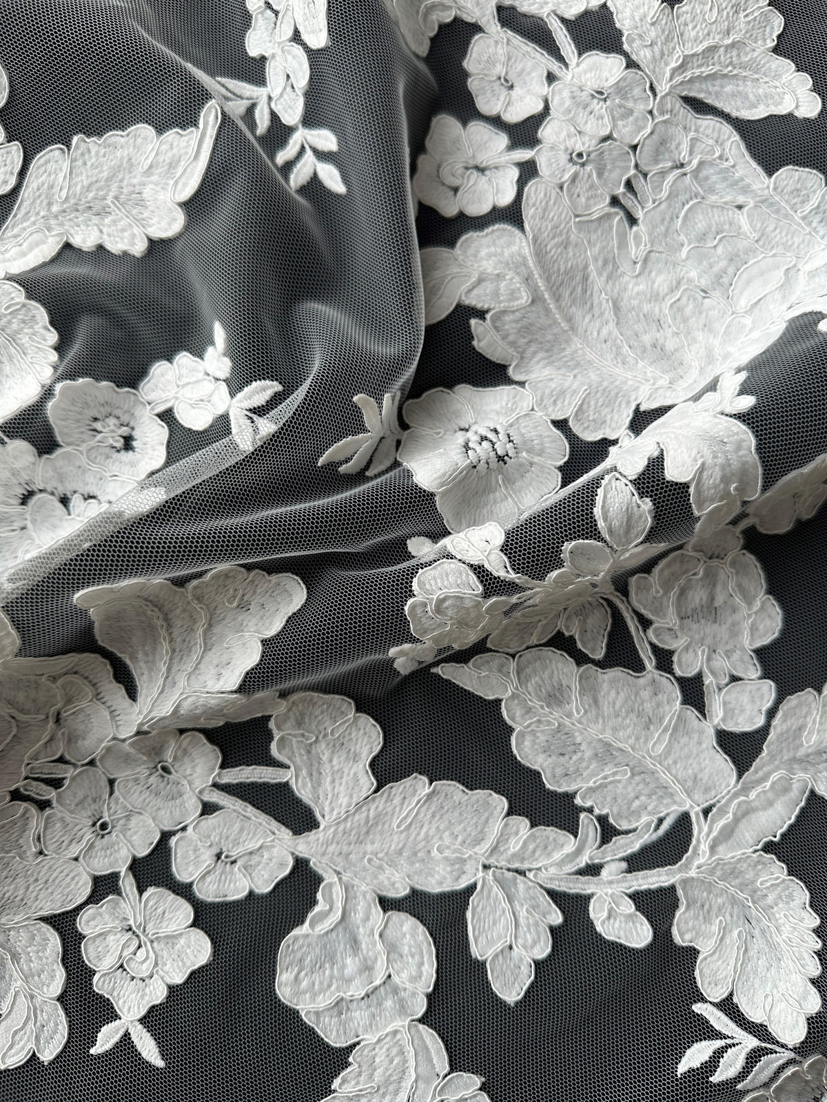 Dentelle cordée ivoire - Potins