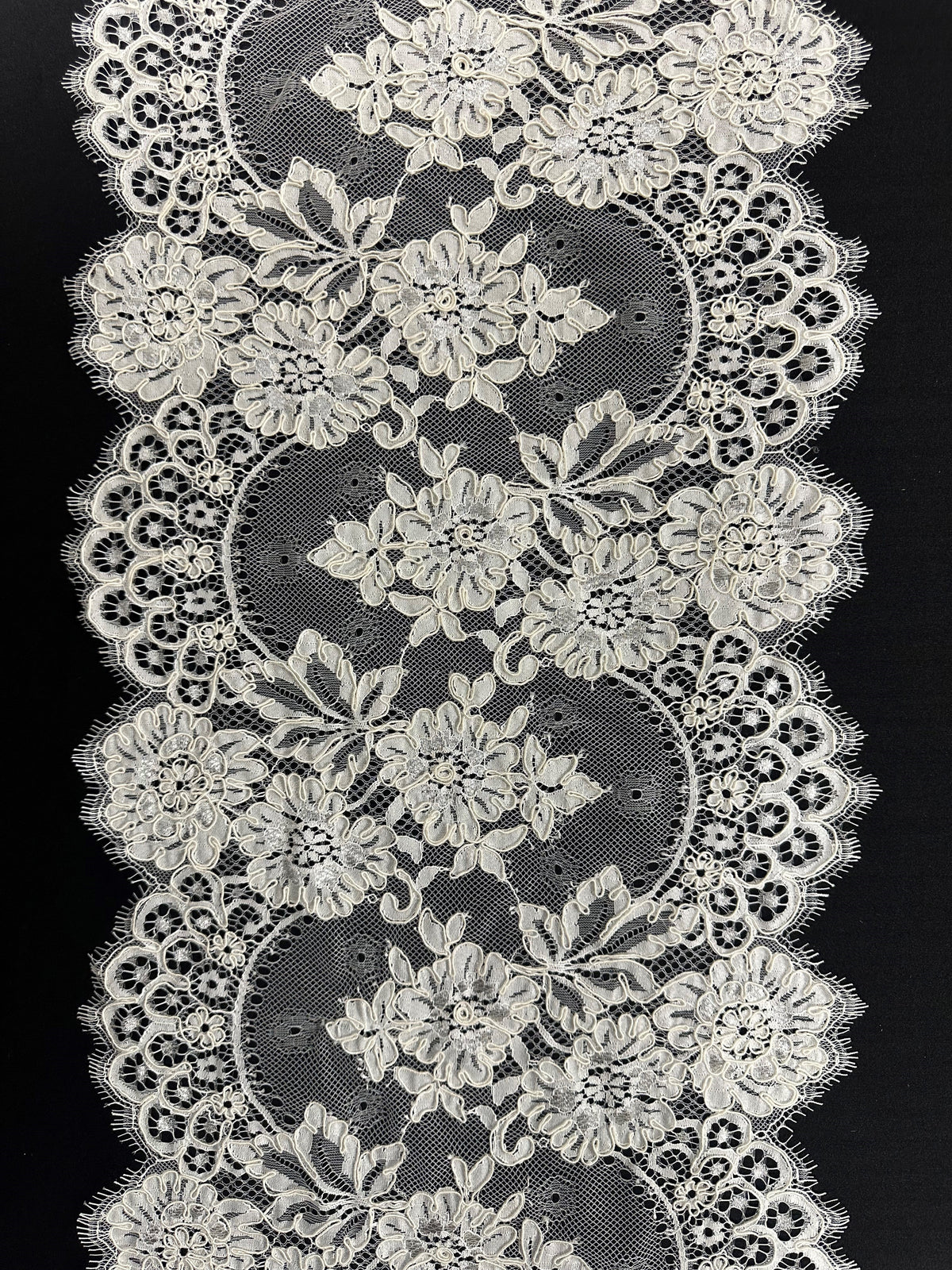 Bordure en dentelle ivoire cordée – Mackenzie
