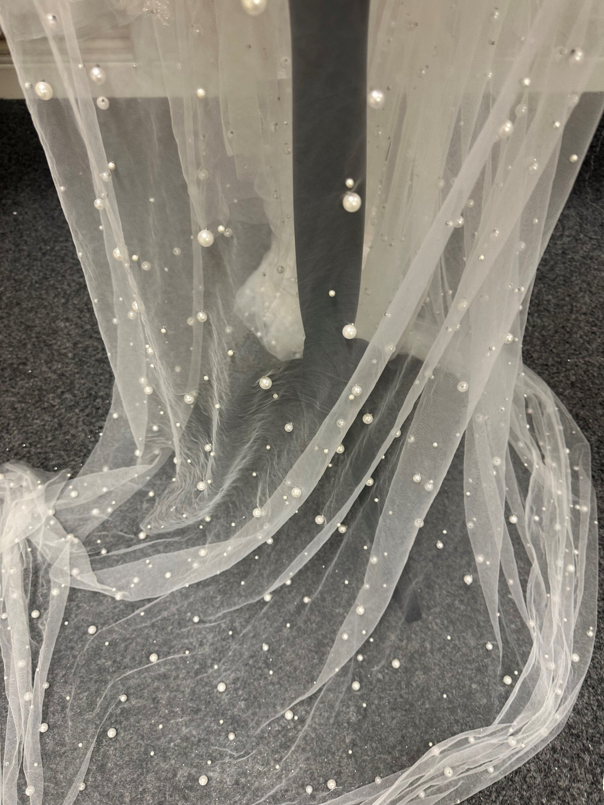 Tulle ivoire embelli de perles - Supremacy