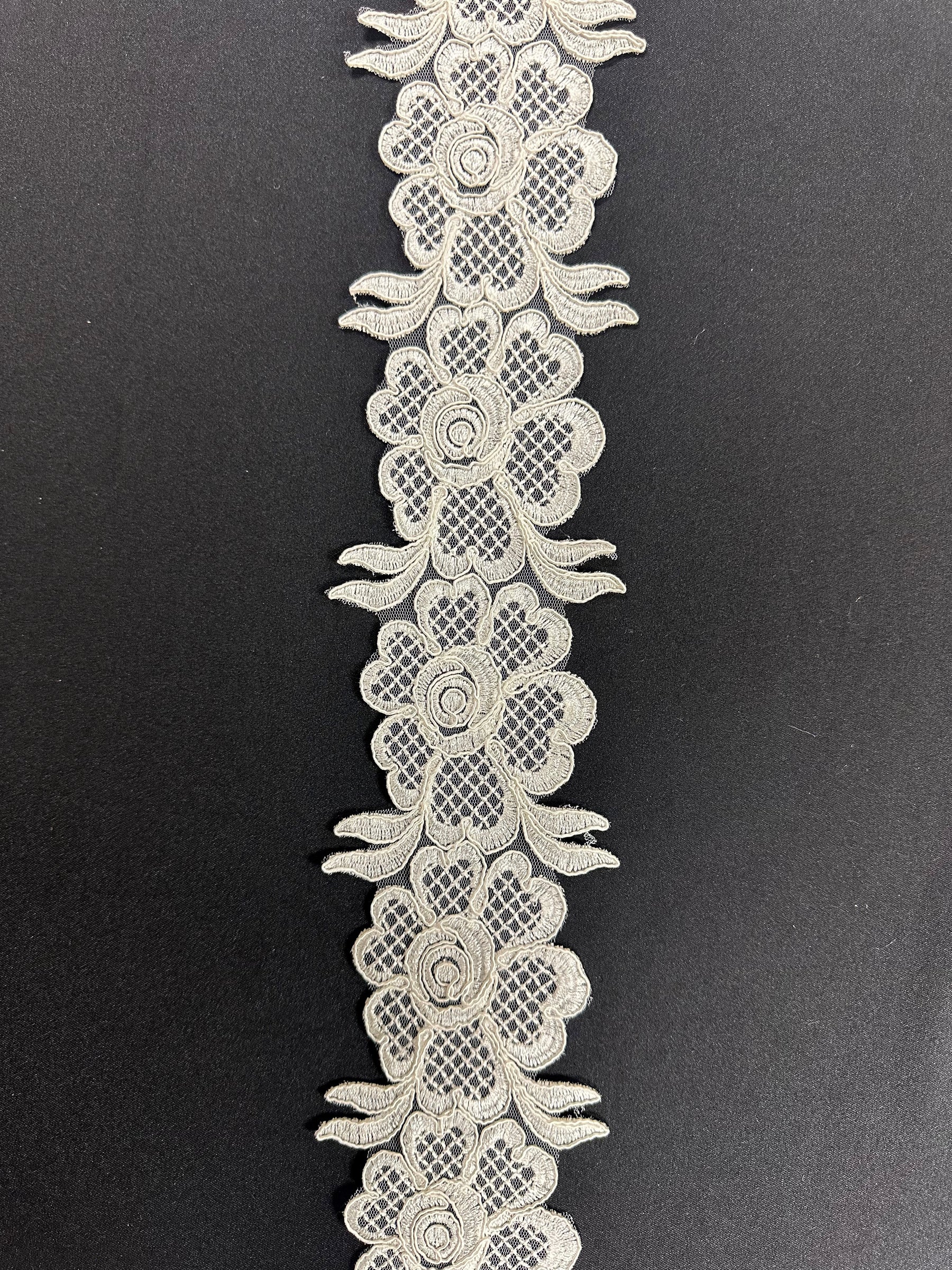 Bordure en dentelle ivoire cordée - Amarylis