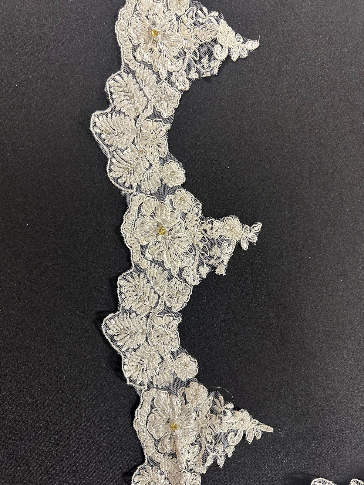 Bordure en dentelle ivoire perlée -– Chelsea