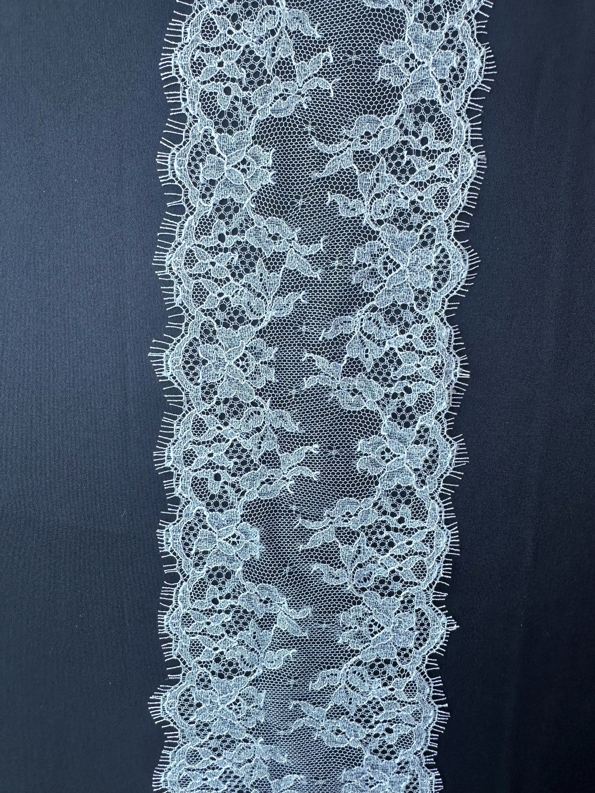 Bordure en dentelle de Chantilly ivoire - Arbour