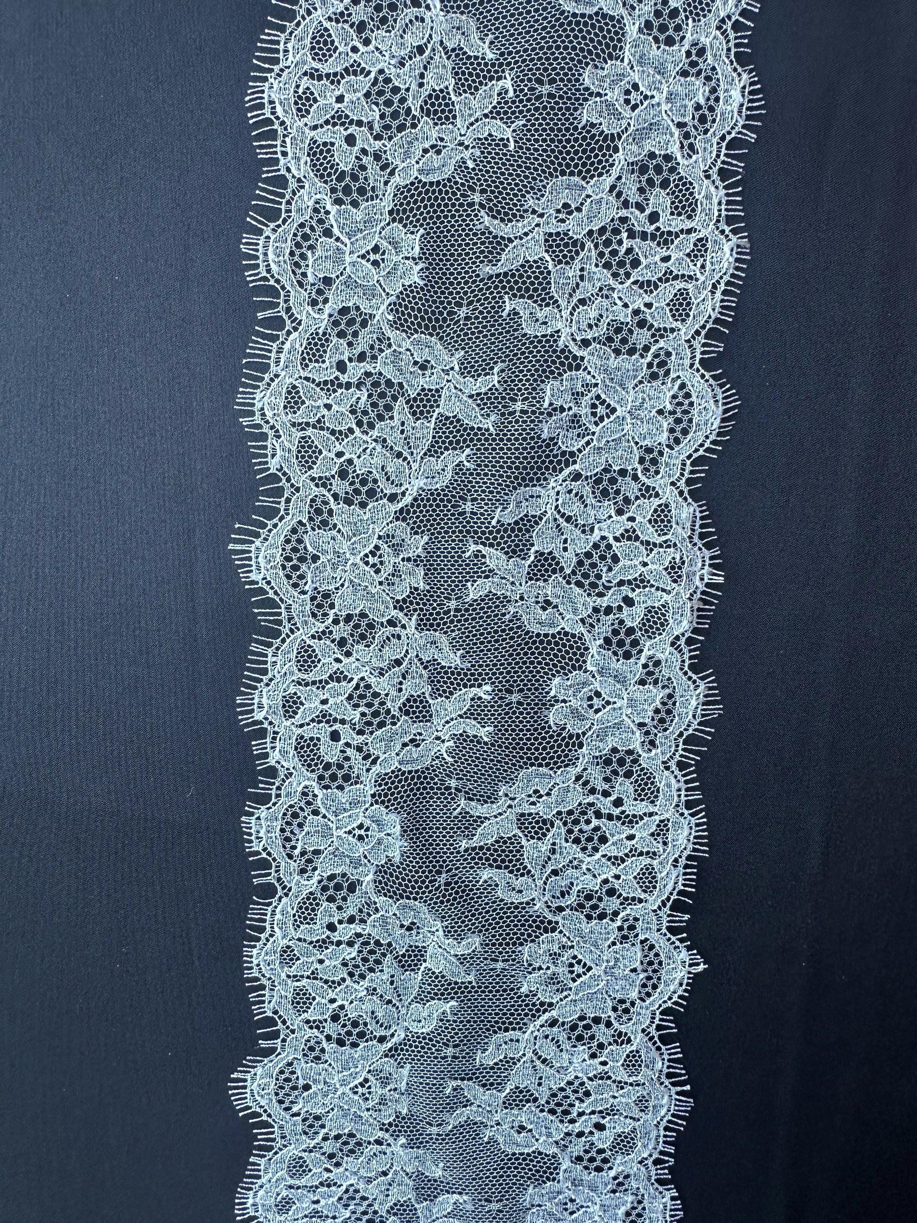 Bordure en dentelle de Chantilly ivoire - Arbour