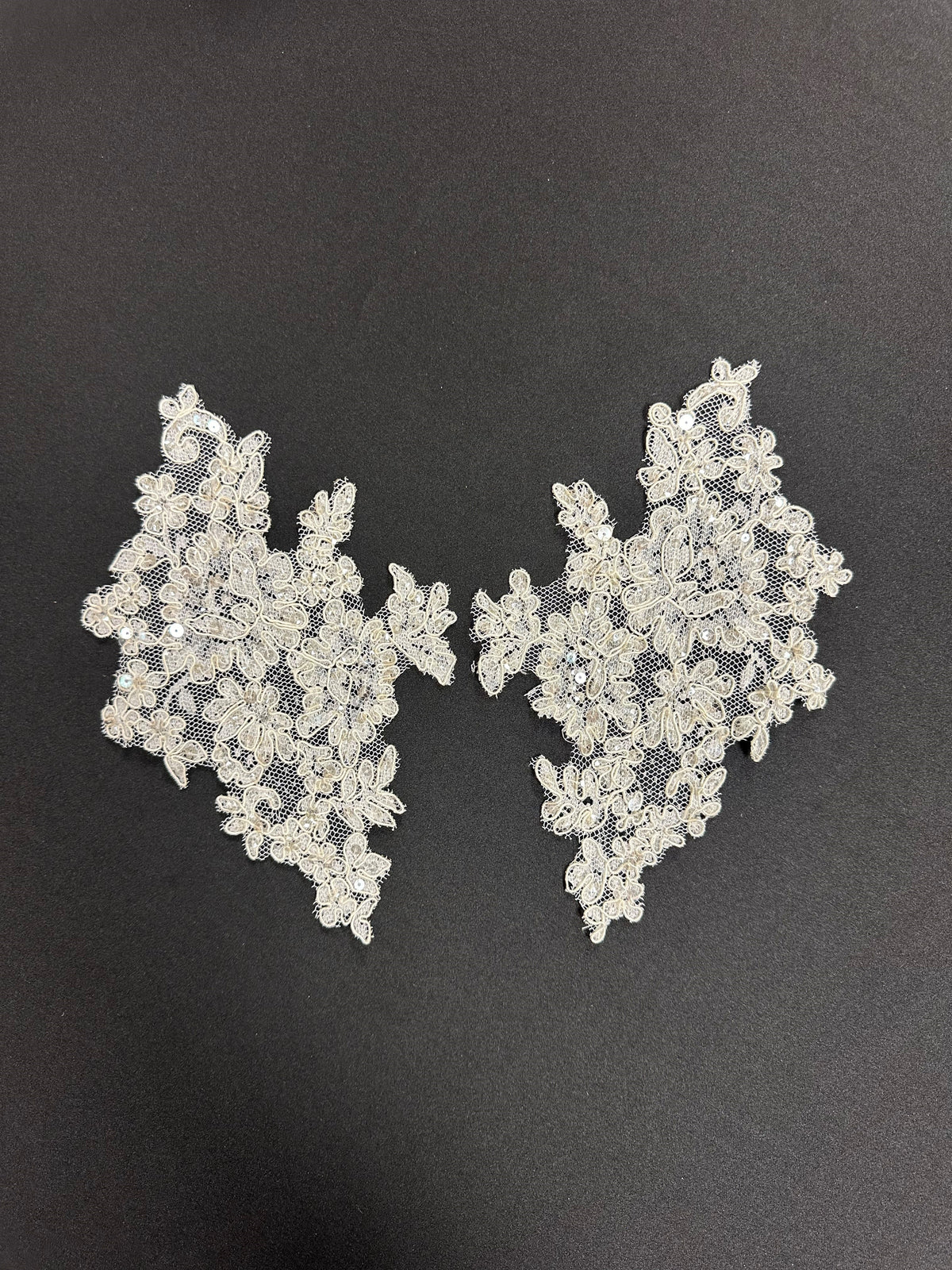 Appliques en dentelle ivoire perlée – Margo