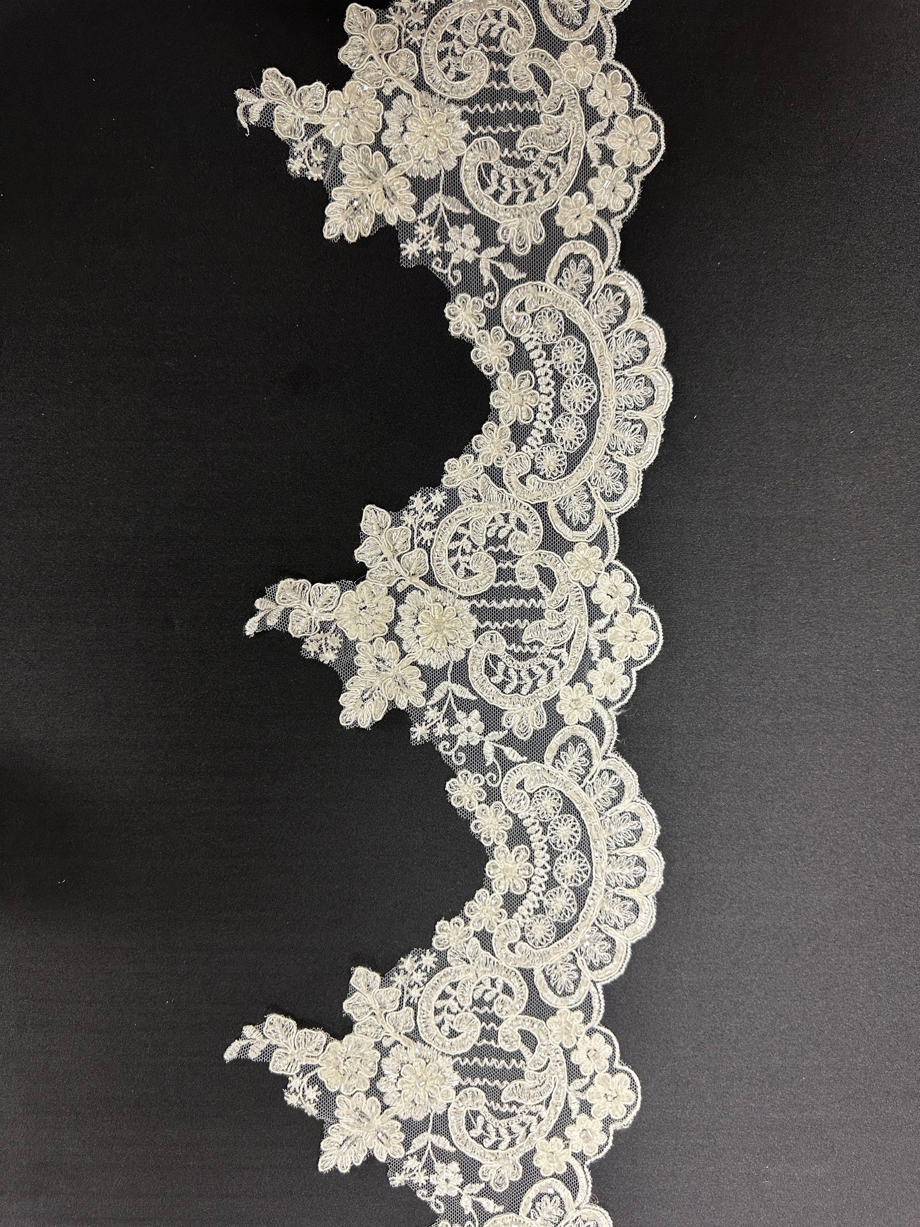 Bordure en dentelle ivoire perlée - Trinity