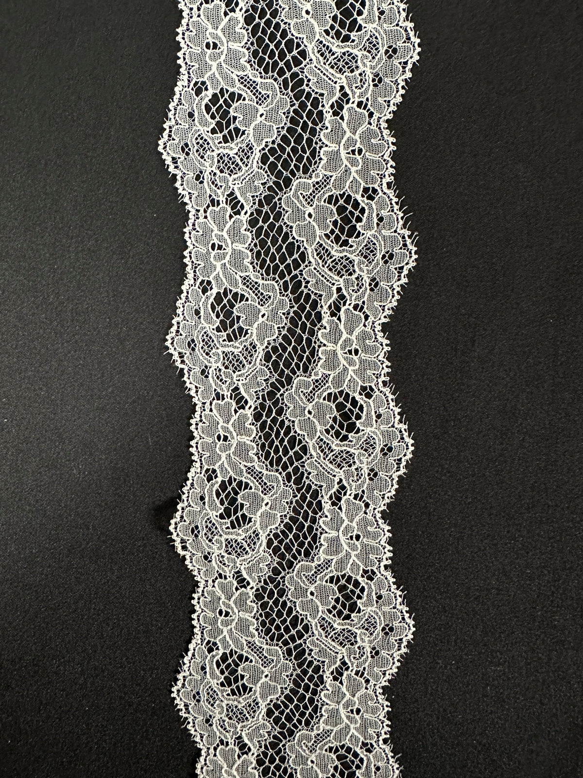 Bordure en dentelle Chantilly ivoire - Sol