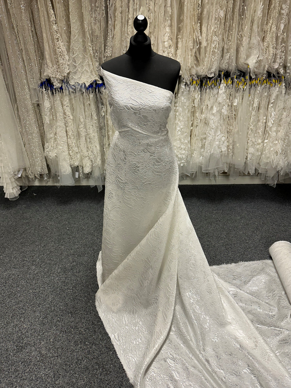 Brocart italien ivoire - Communication