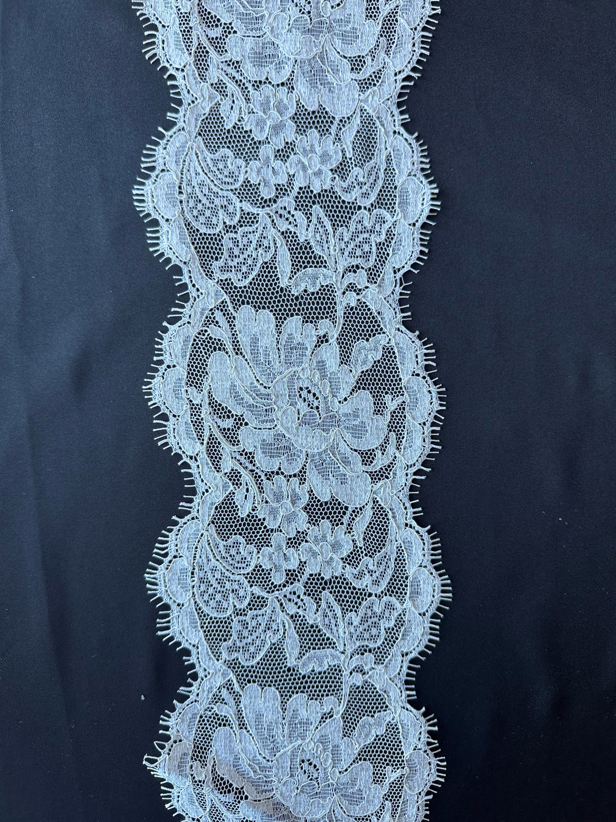 Bordure en dentelle Chantilly ivoire à cordon - Grusso