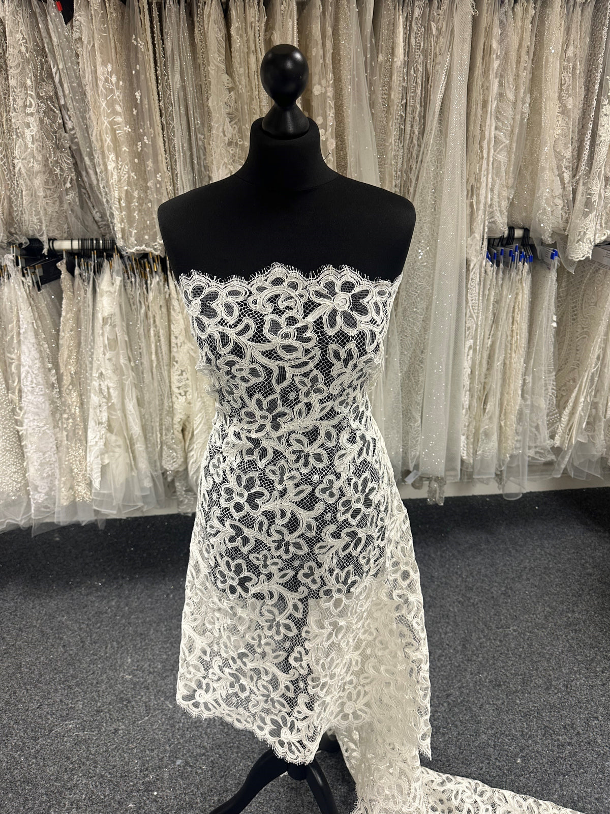 Dentelle de Chantilly ivoire à cordon - Jagger