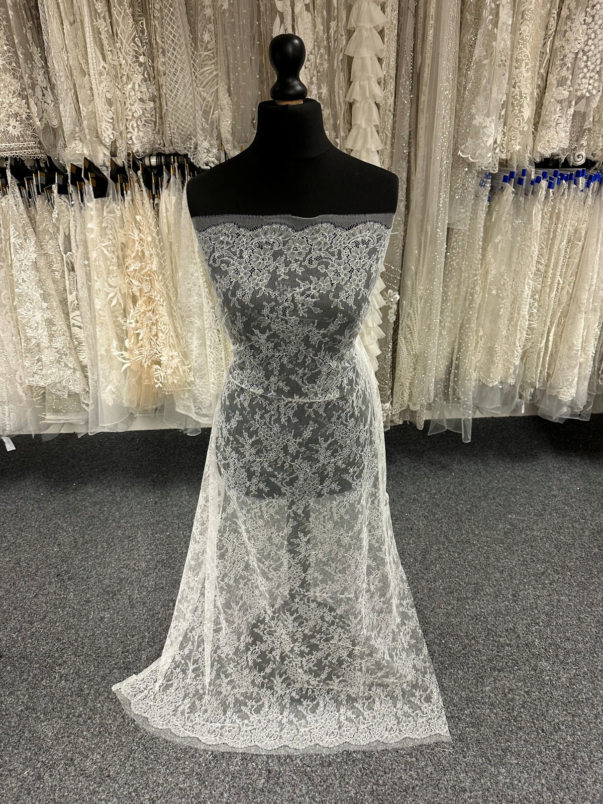 Dentelle Chantilly ivoire - Diallo