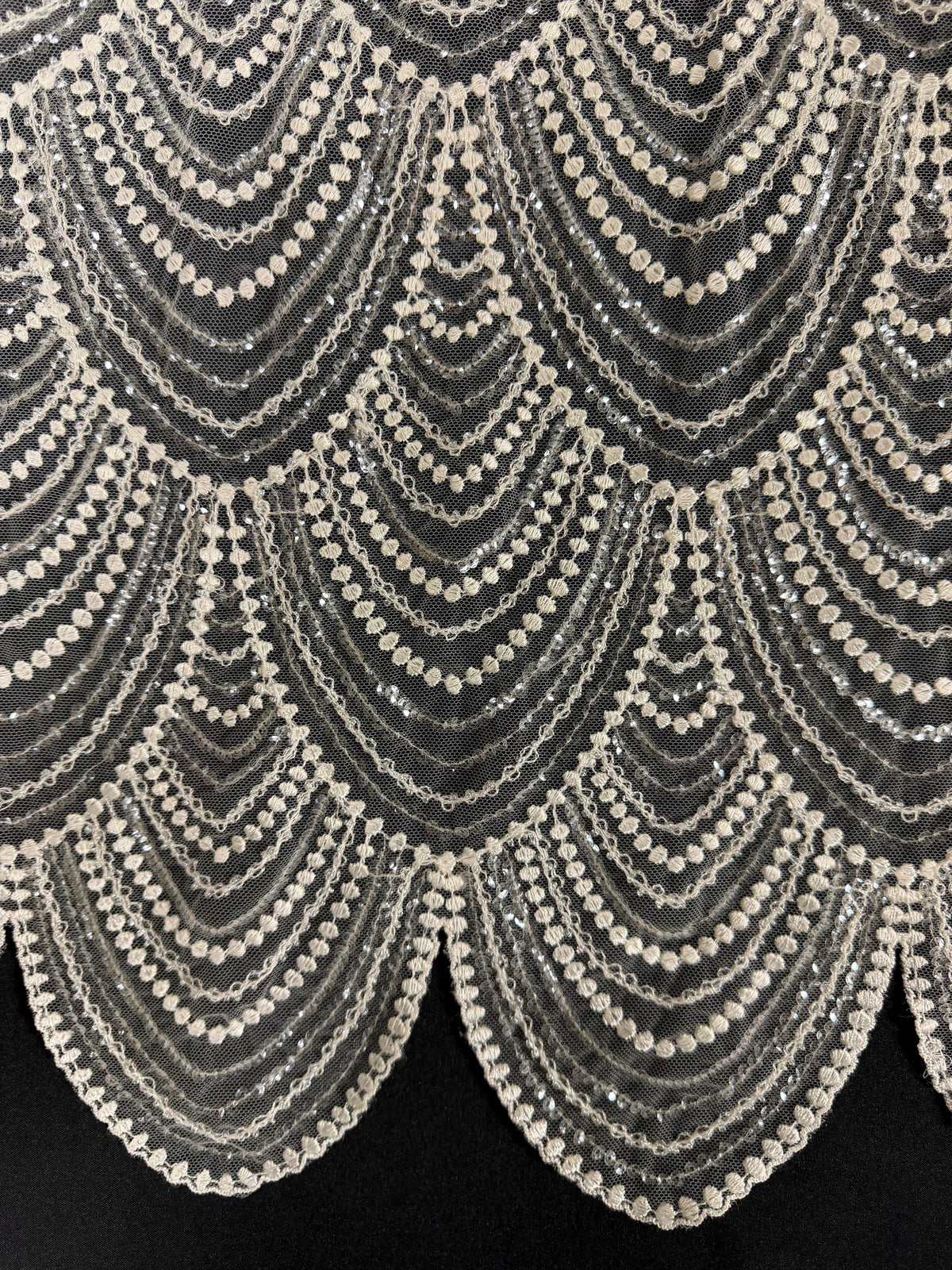 Tulle brodé de perles ivoire - EB1034
