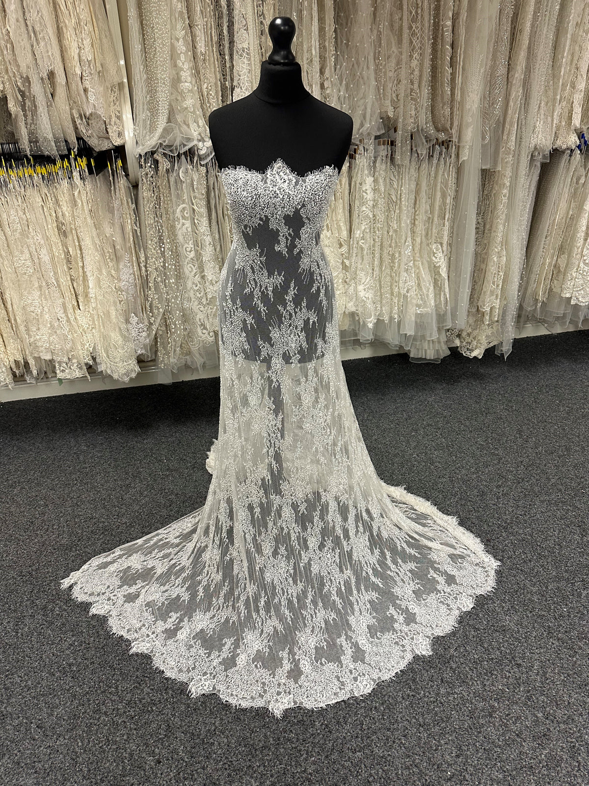 Dentelle Raschel perlée à la main ivoire - Decima