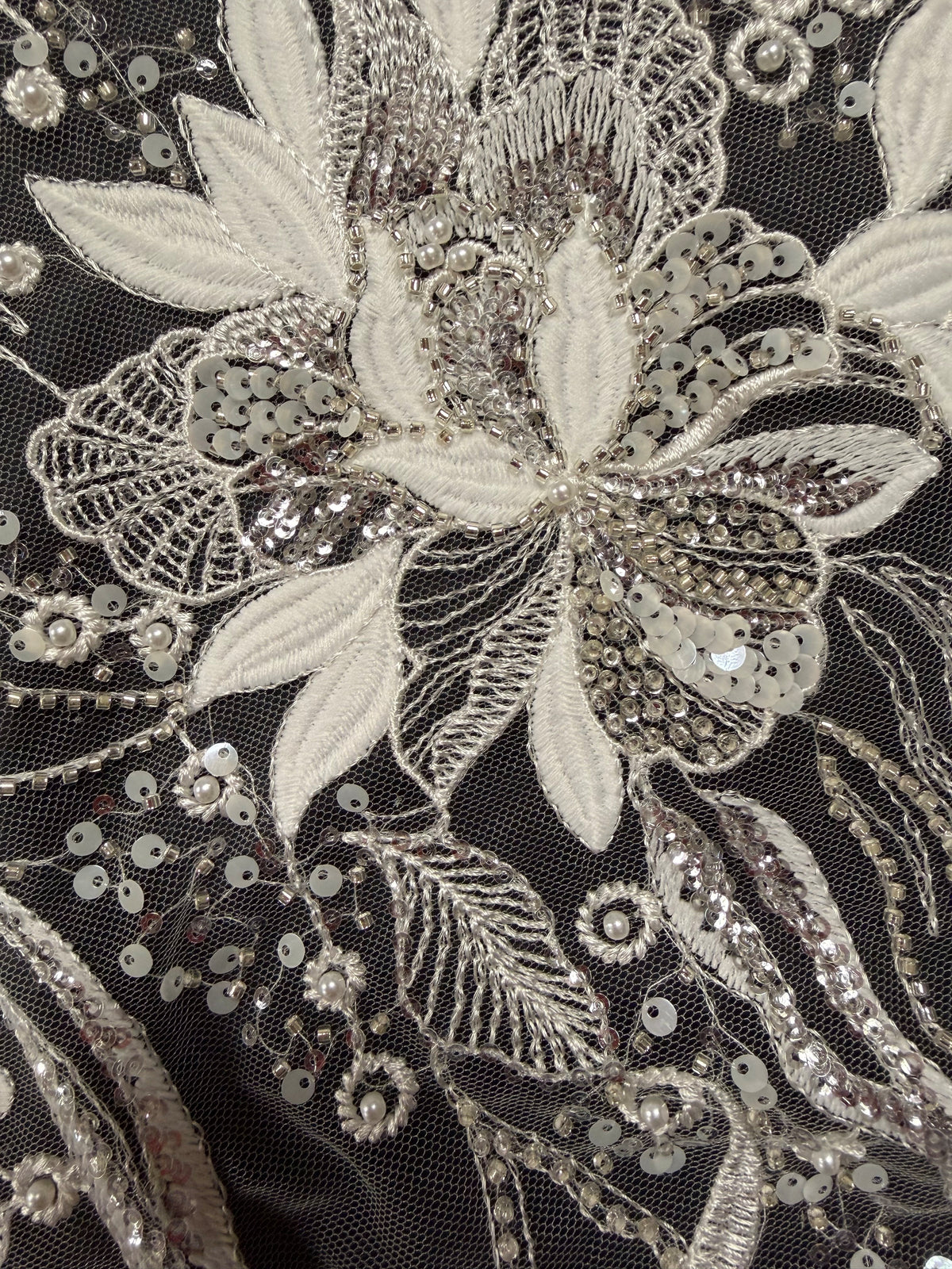 Tulle brodé de perles ivoire/argent - EB1098