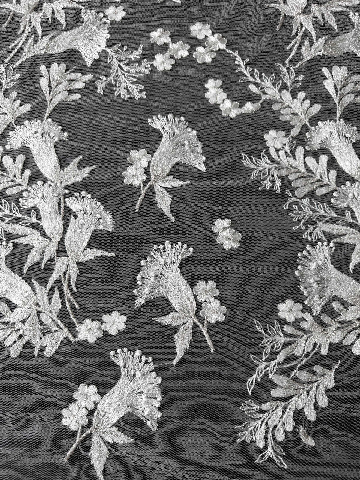 Dentelle brodée de sequins ivoire - EB3028