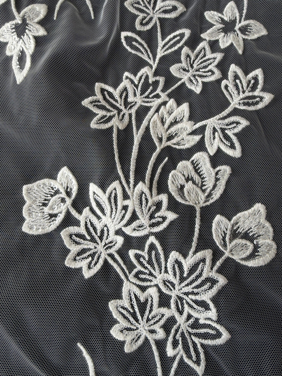 Dentelle brodée de sequins ivoire - EB3035