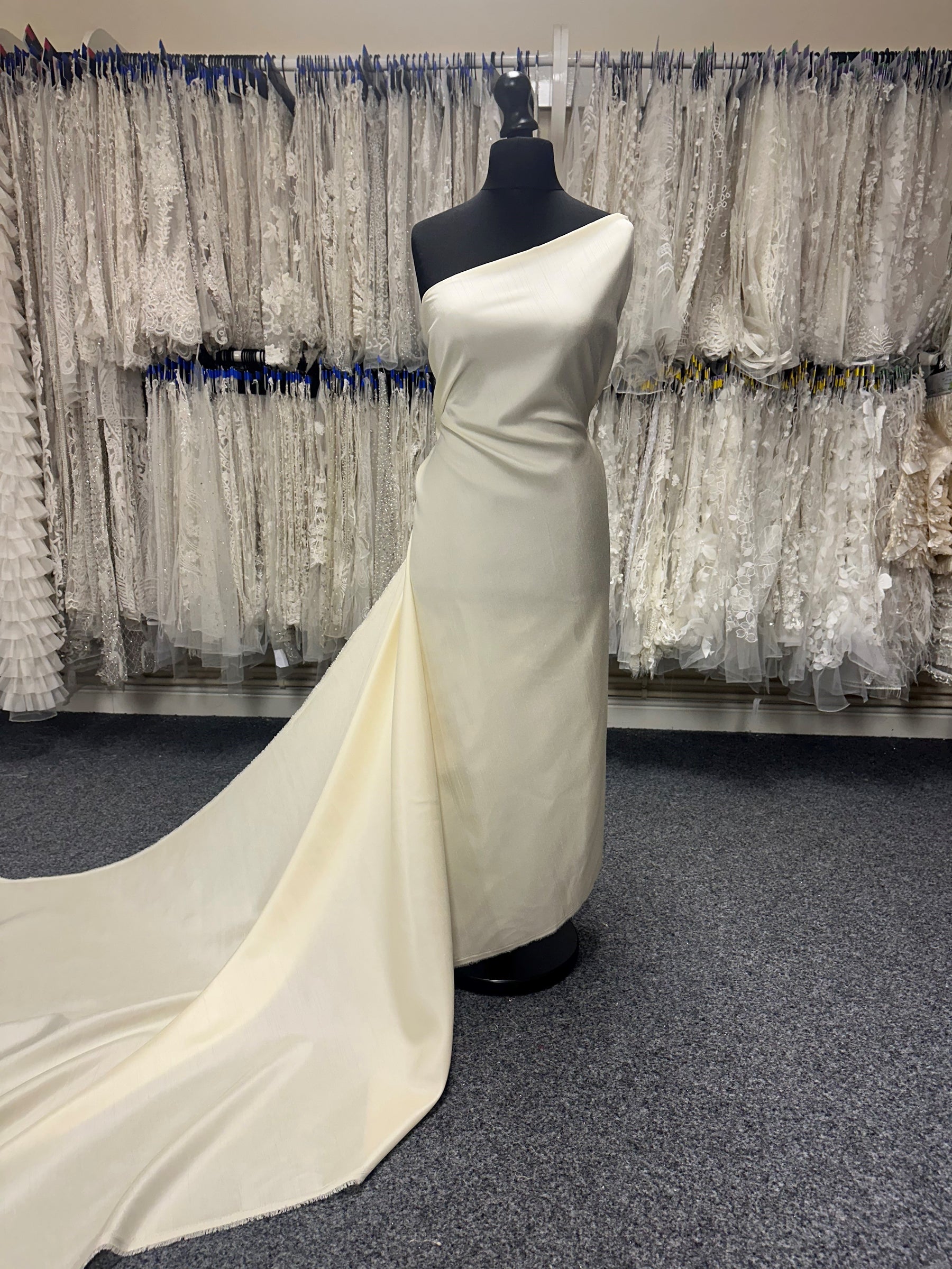 Dupion en satin de polyester crème - Clarté