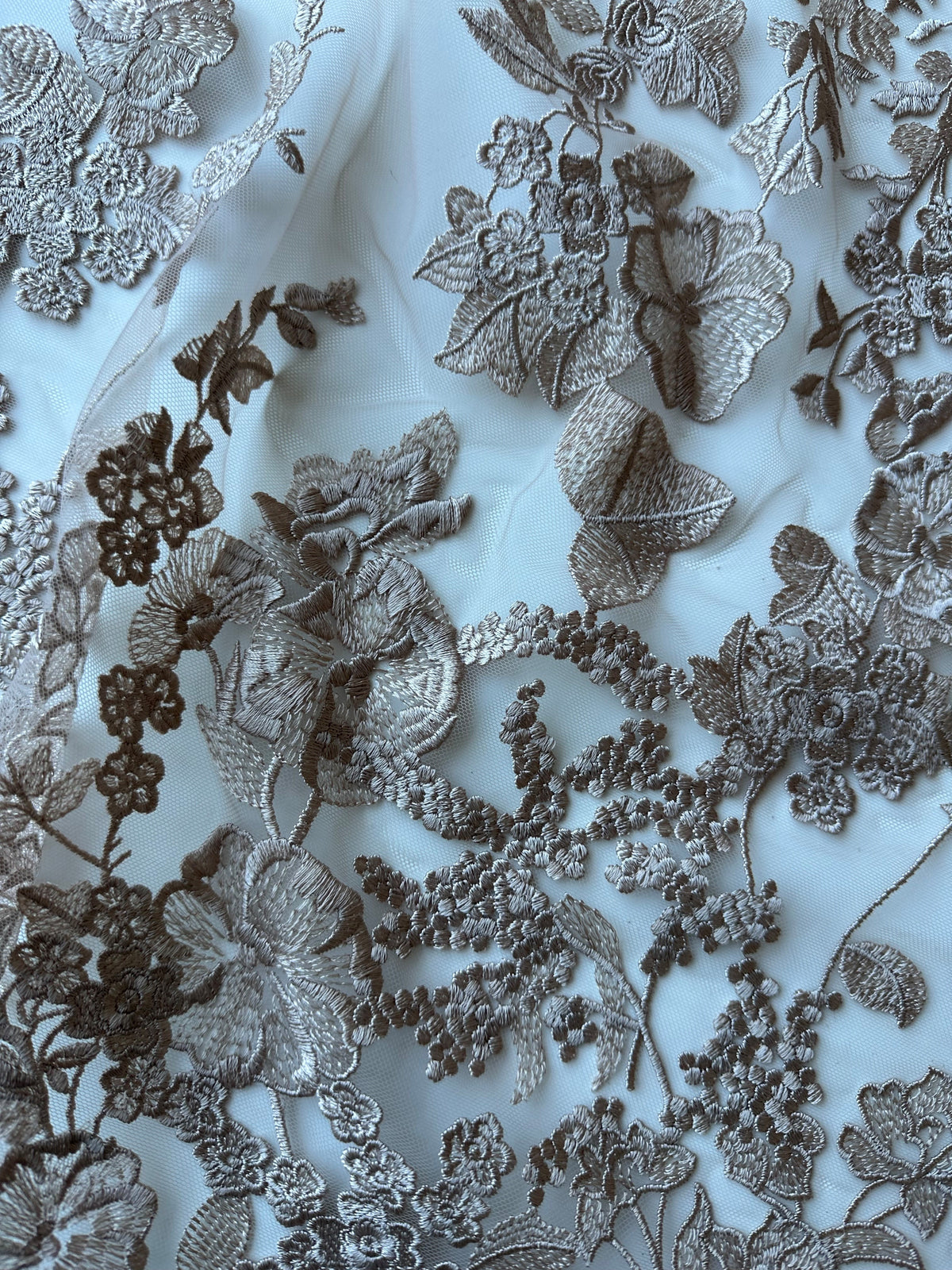 Dentelle brodée caramel - Garbo