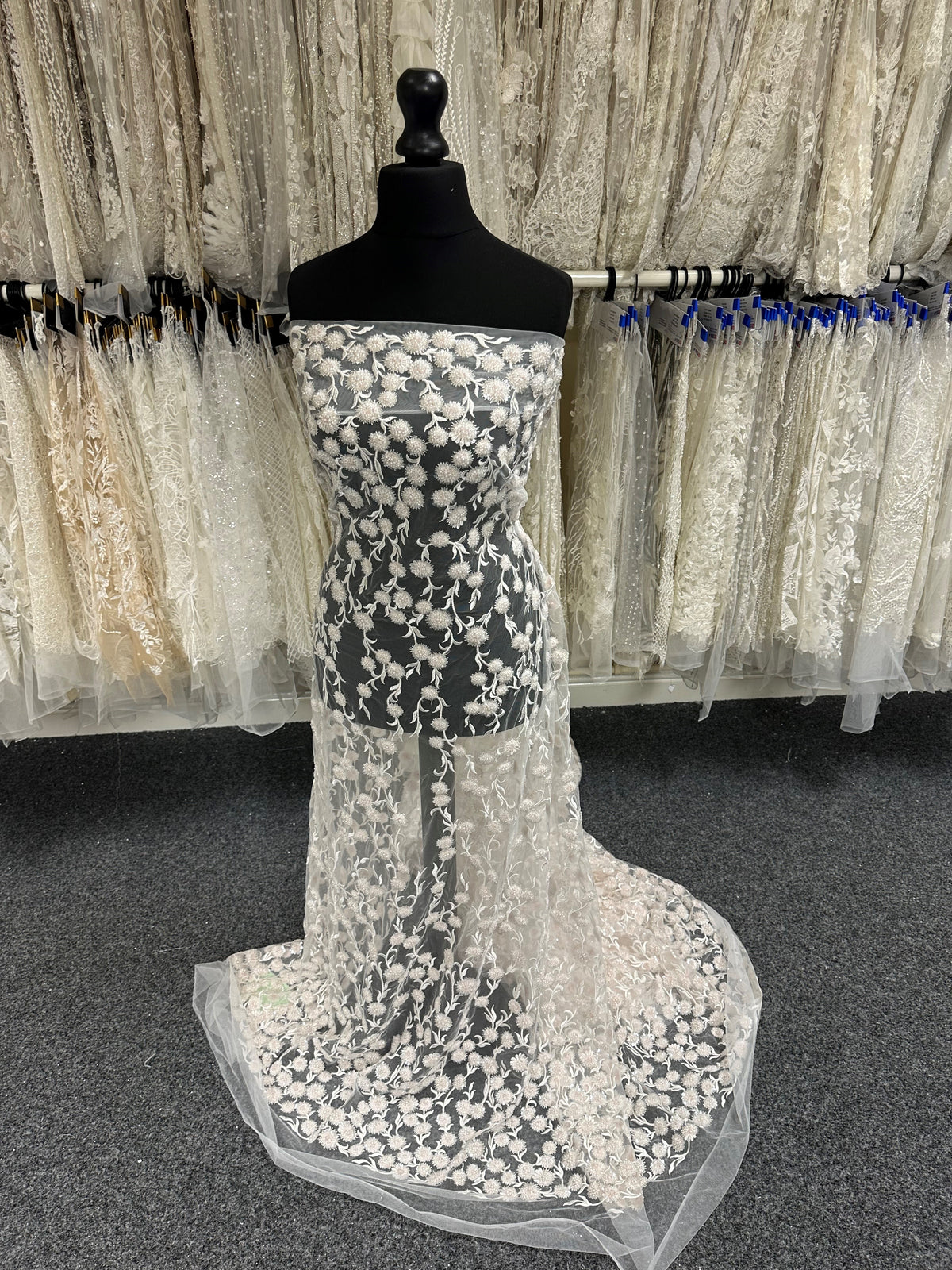 Dentelle brodée ivoire et rose - Zillah