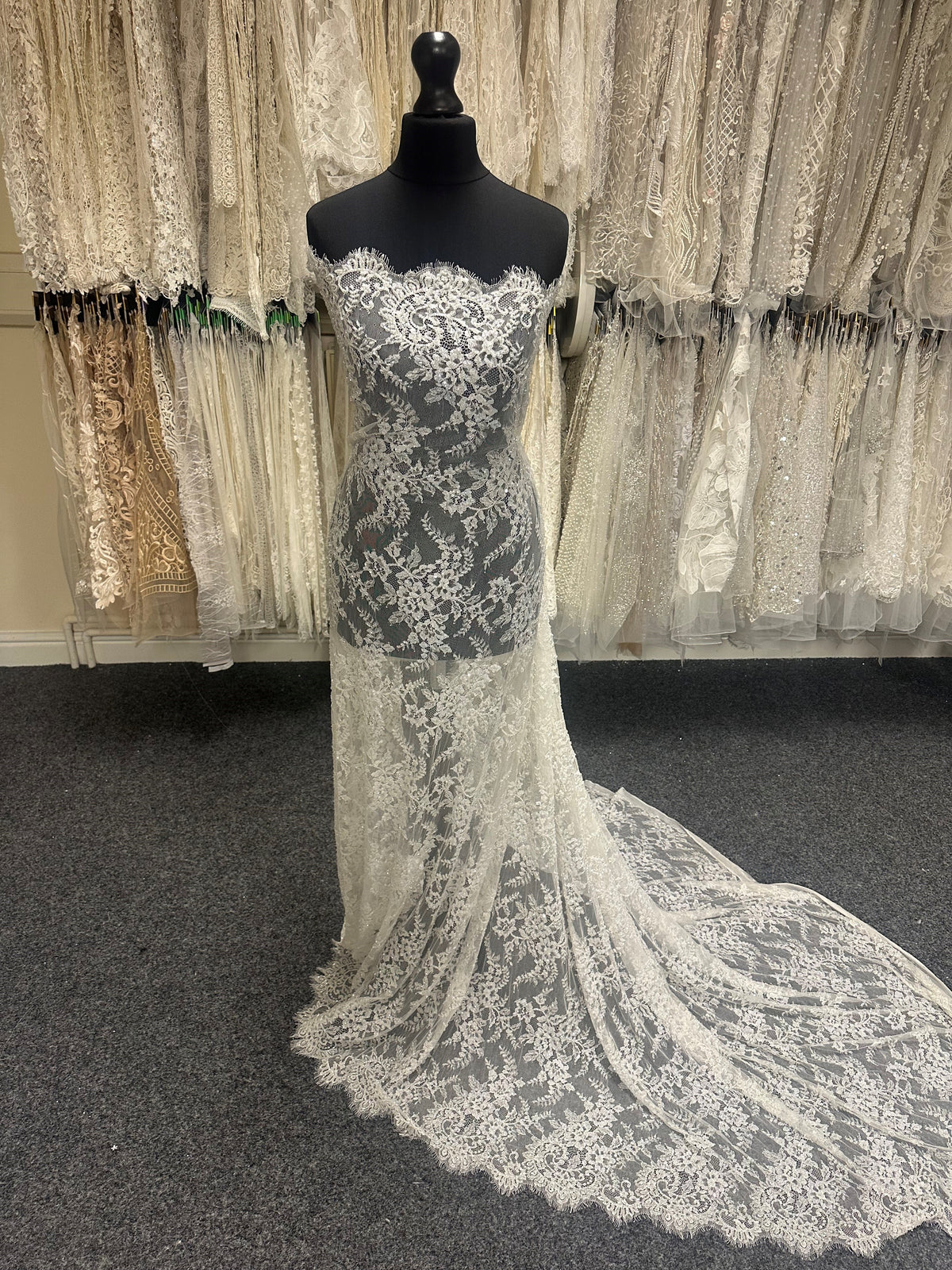 Dentelle Rachel ivoire perlée à la main - Teddy