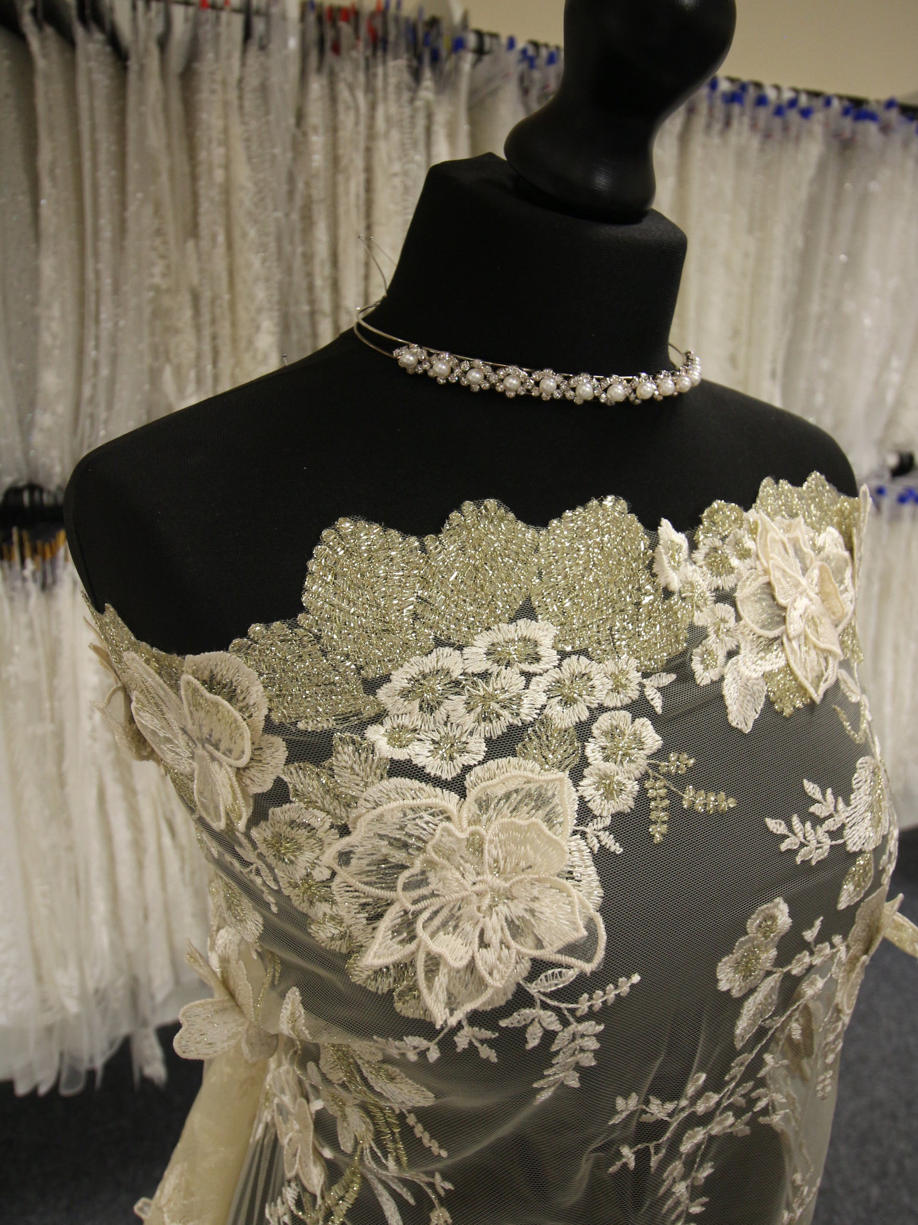 Dentelle Brodée Or - Aubrelia