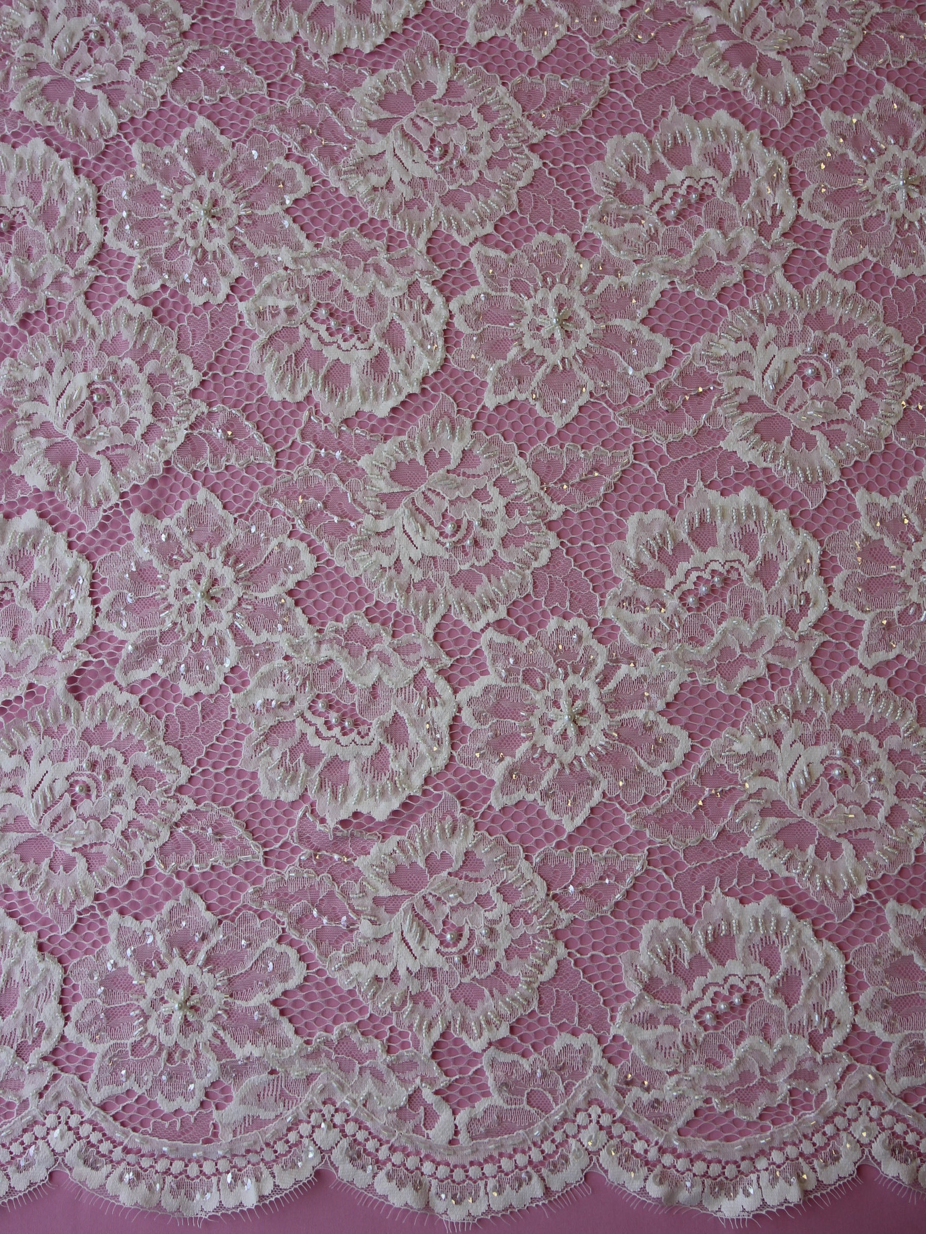 Dentelle perlée ivoire à prix réduit – Shirley
