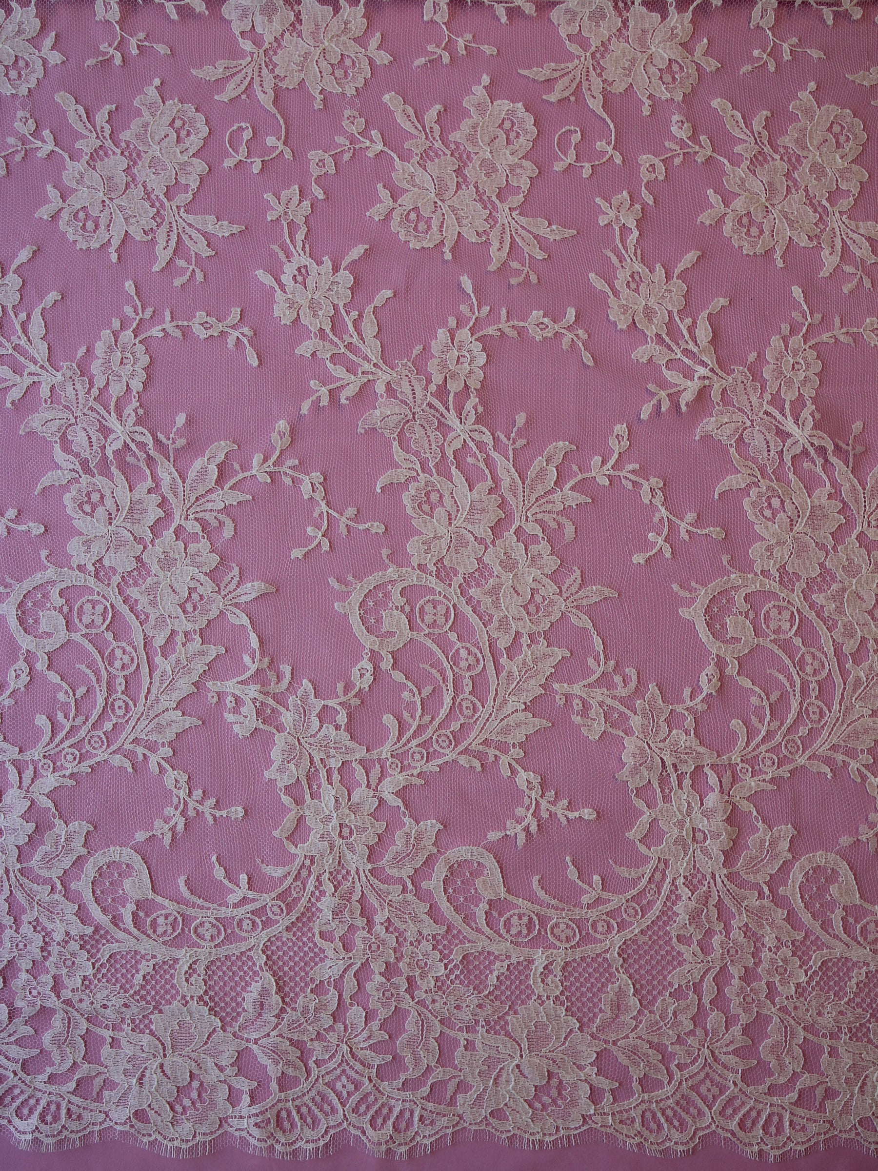 Dentelle Chantilly Ivoire - Bonika
