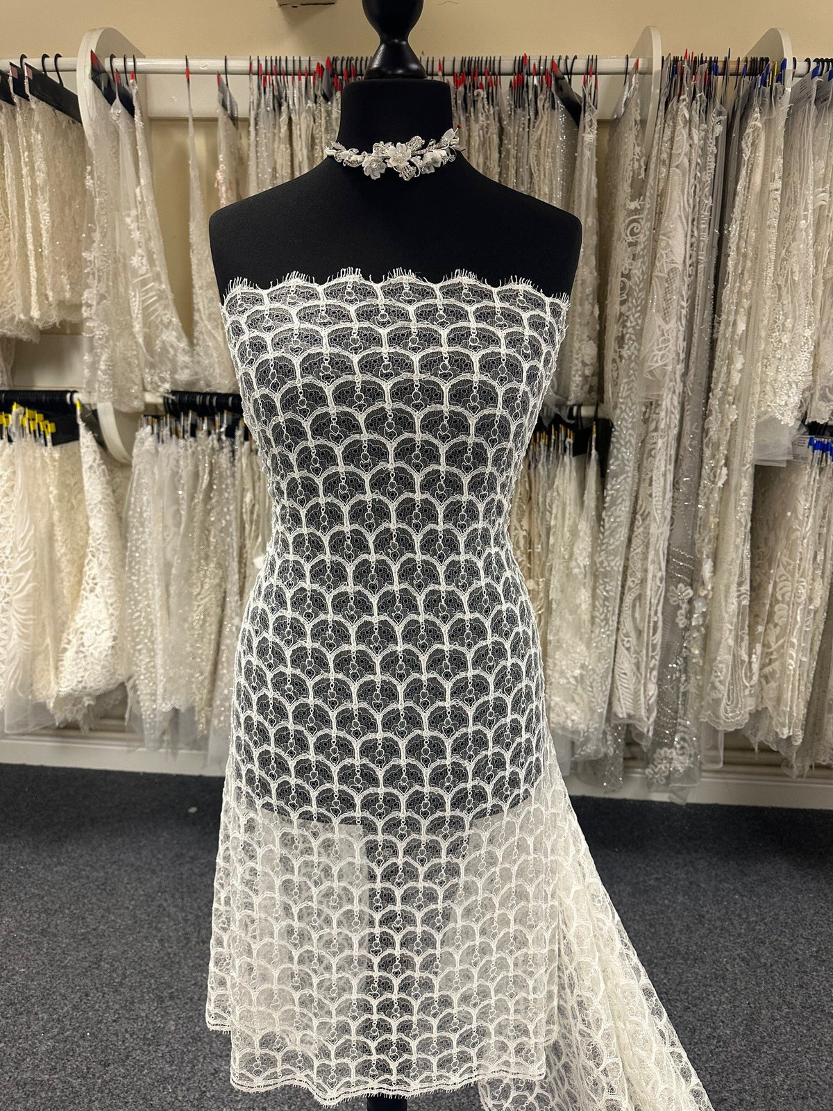 Dentelle Chantilly Ivoire – Zuri